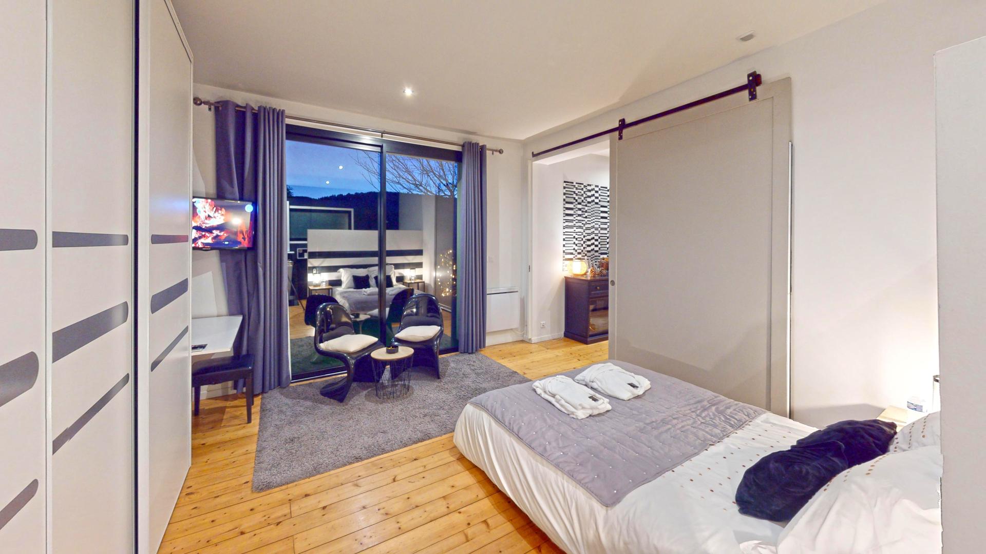 Photo 13 of the listing.