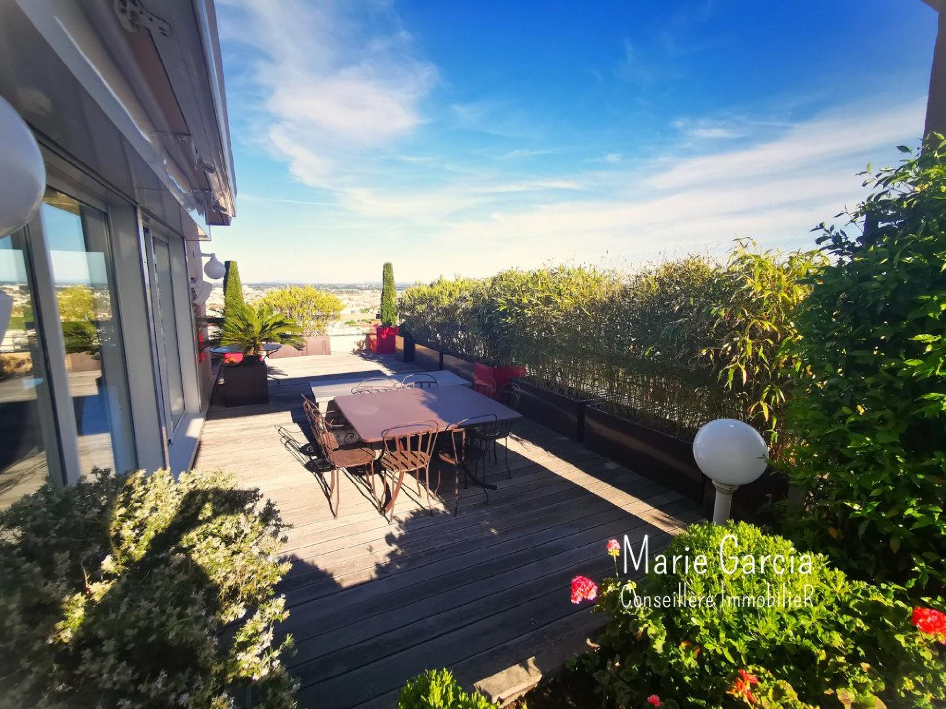 Photo 2 of the listing.