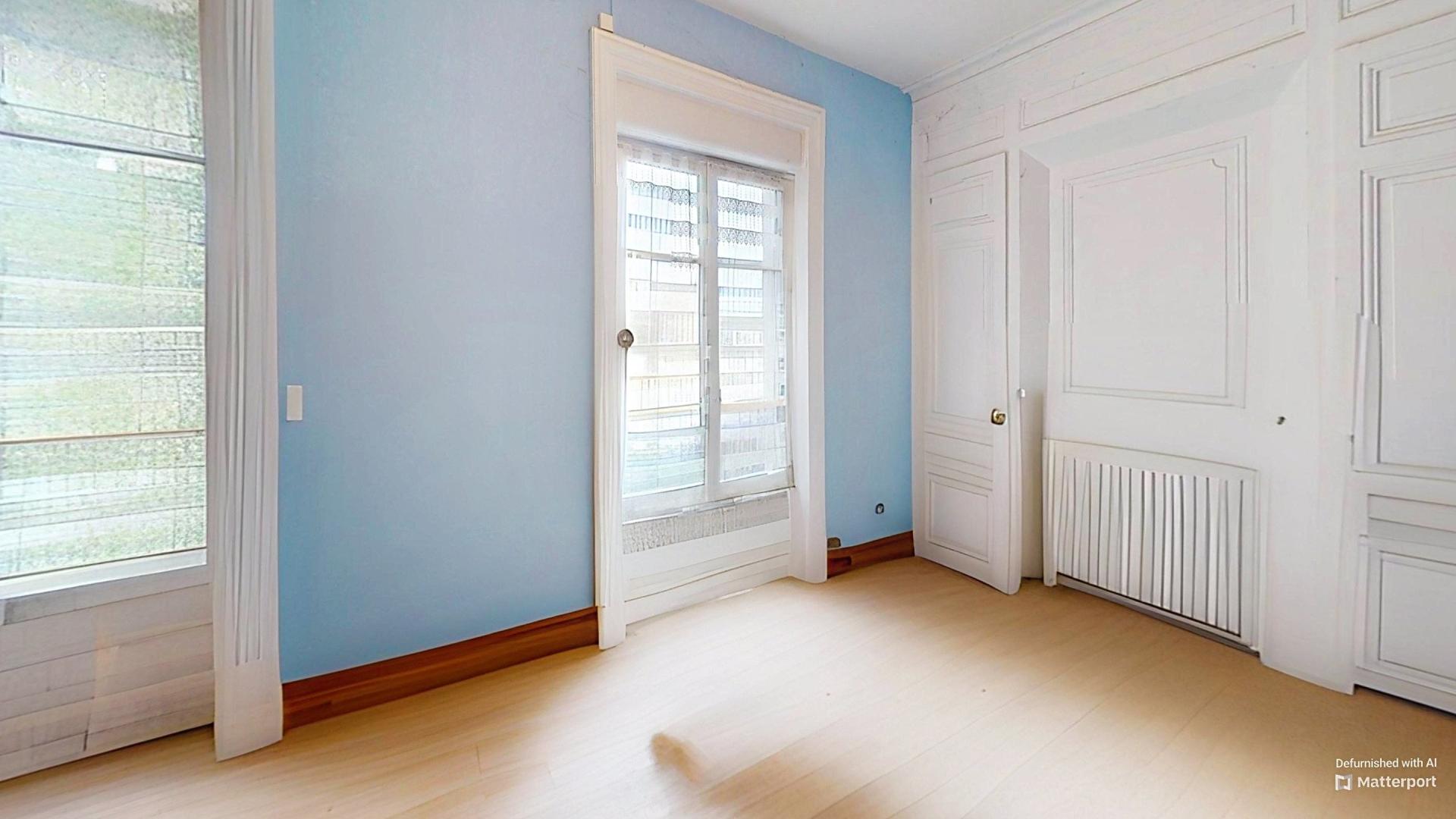 Photo 5 of the listing.