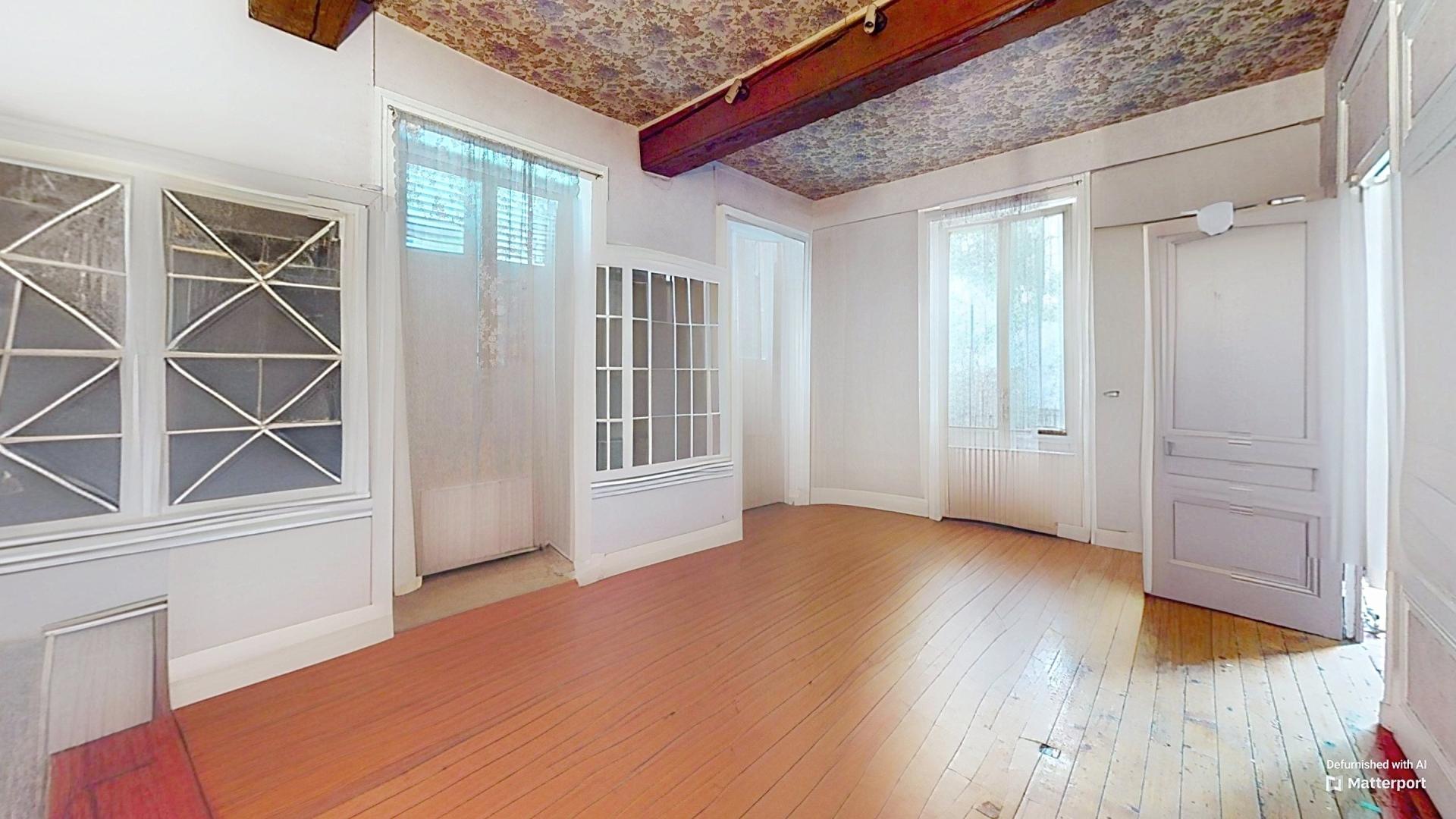 Photo 7 of the listing.