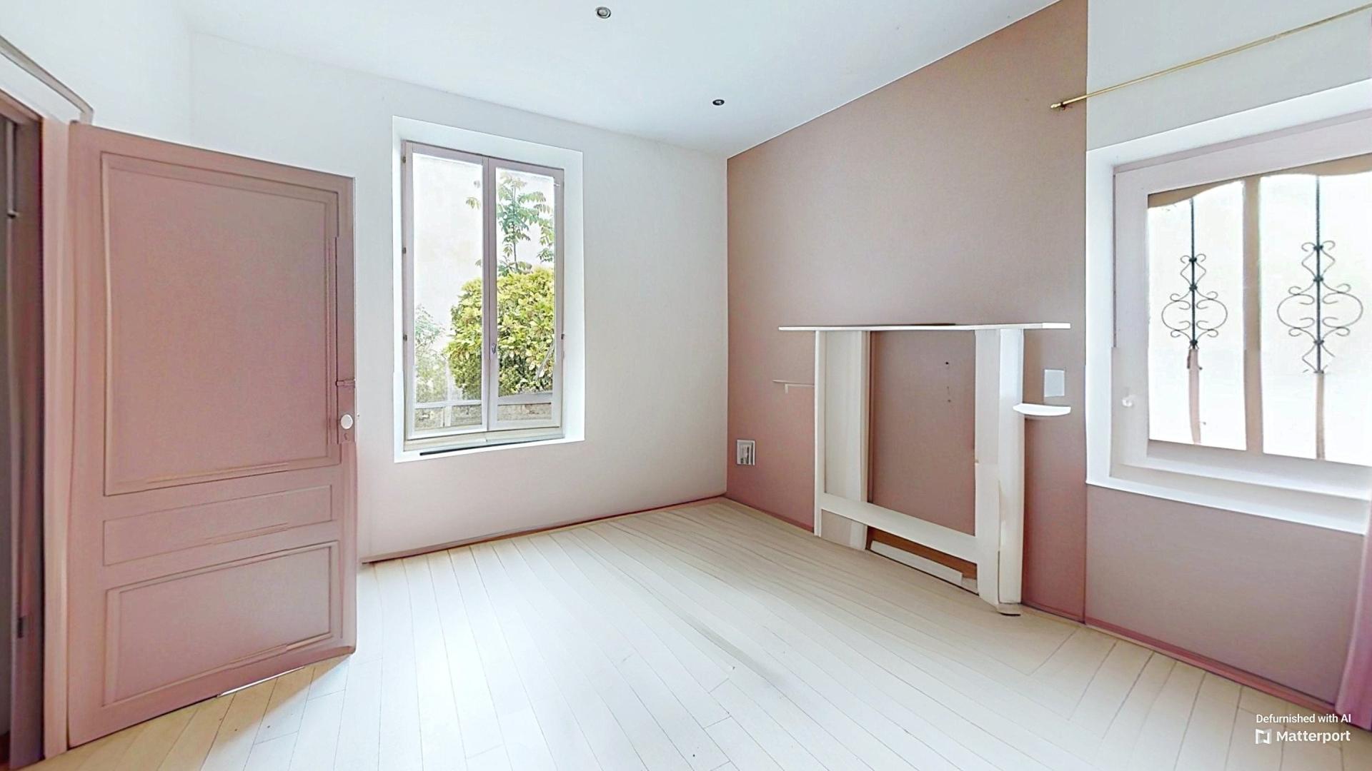 Photo 4 of the listing.