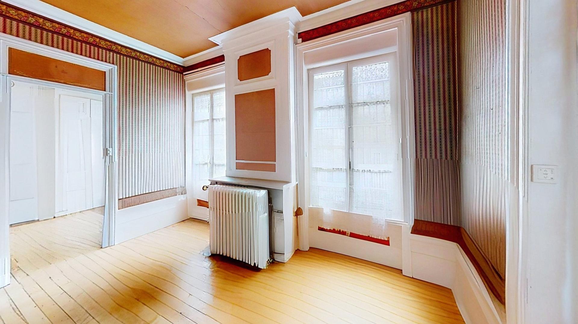 Photo 3 of the listing.