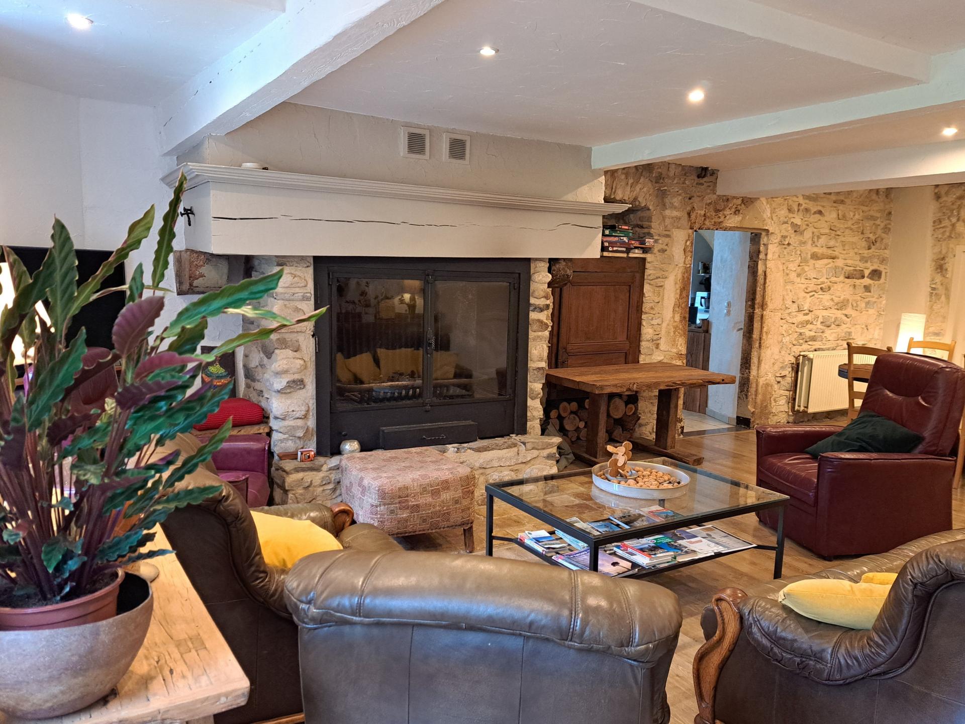 Photo 11 of the listing.