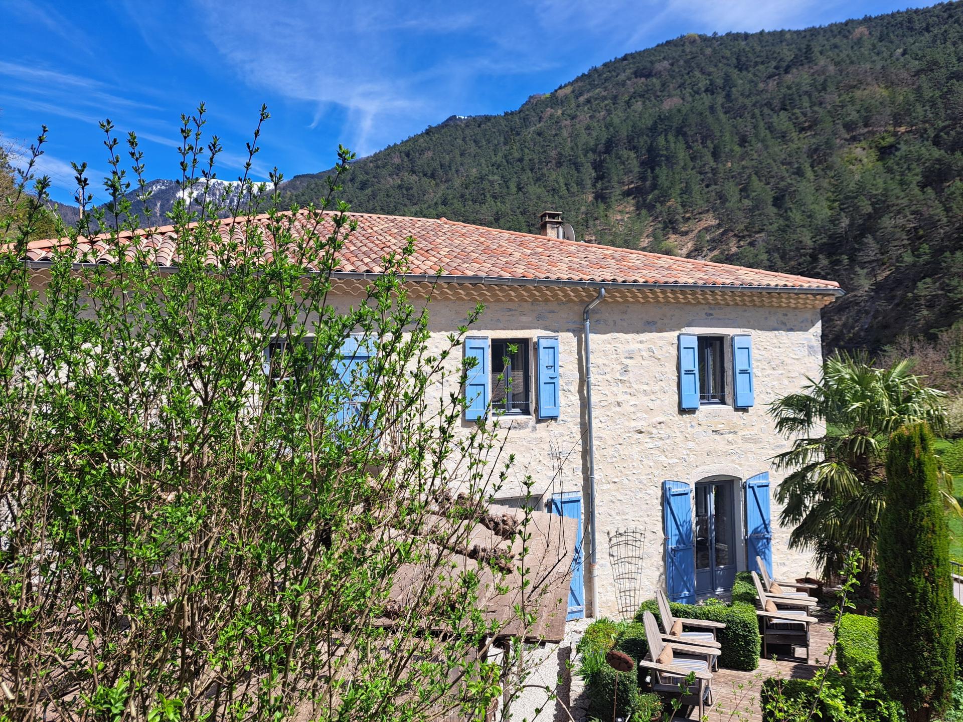 Photo 7 of the listing.