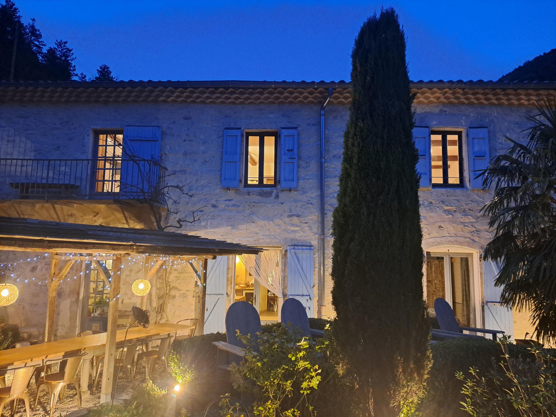 Photo 6 of the listing.