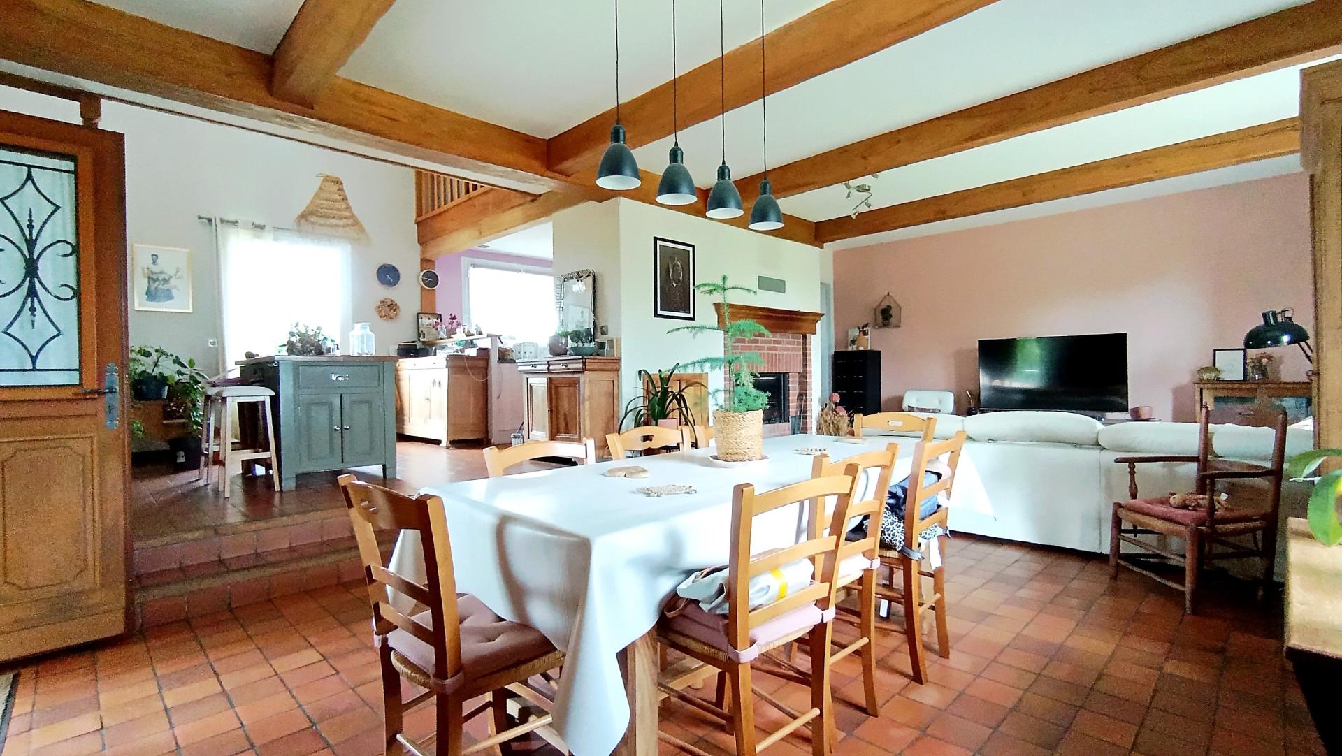 Photo 2 of the listing.