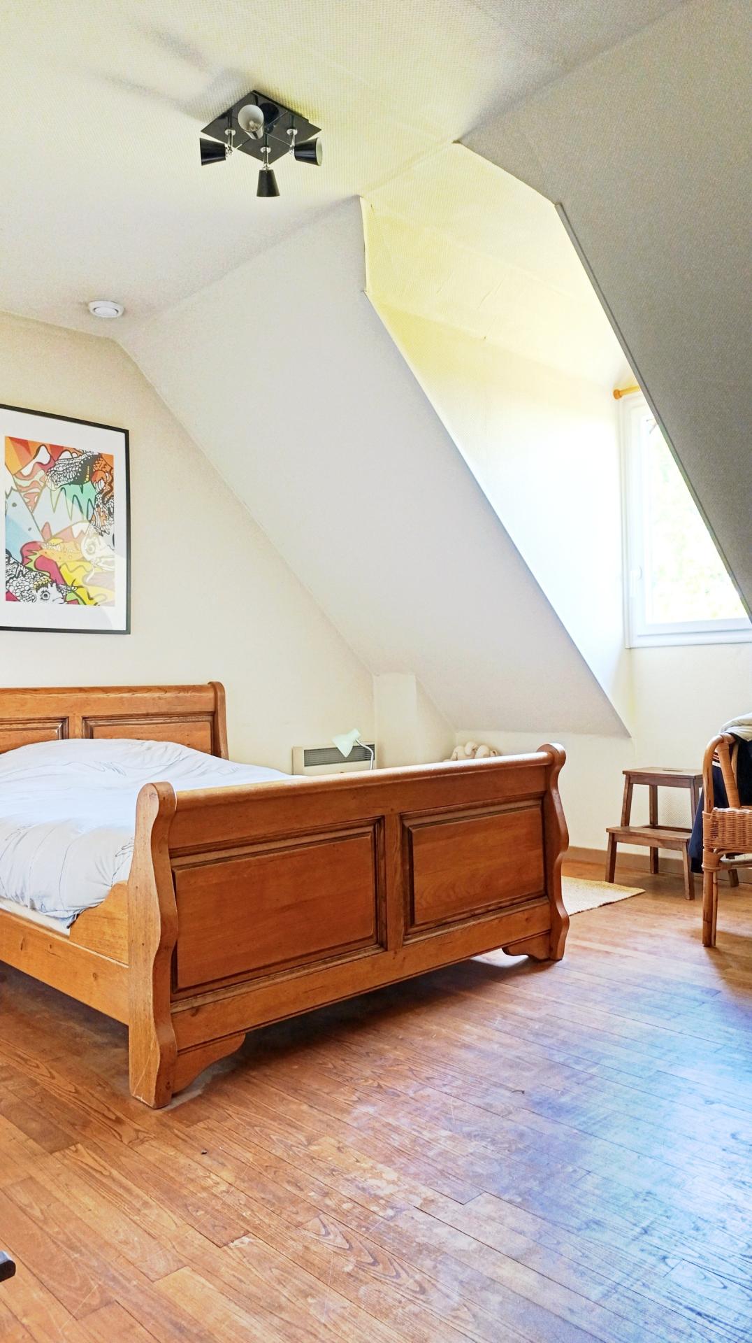 Photo 11 of the listing.