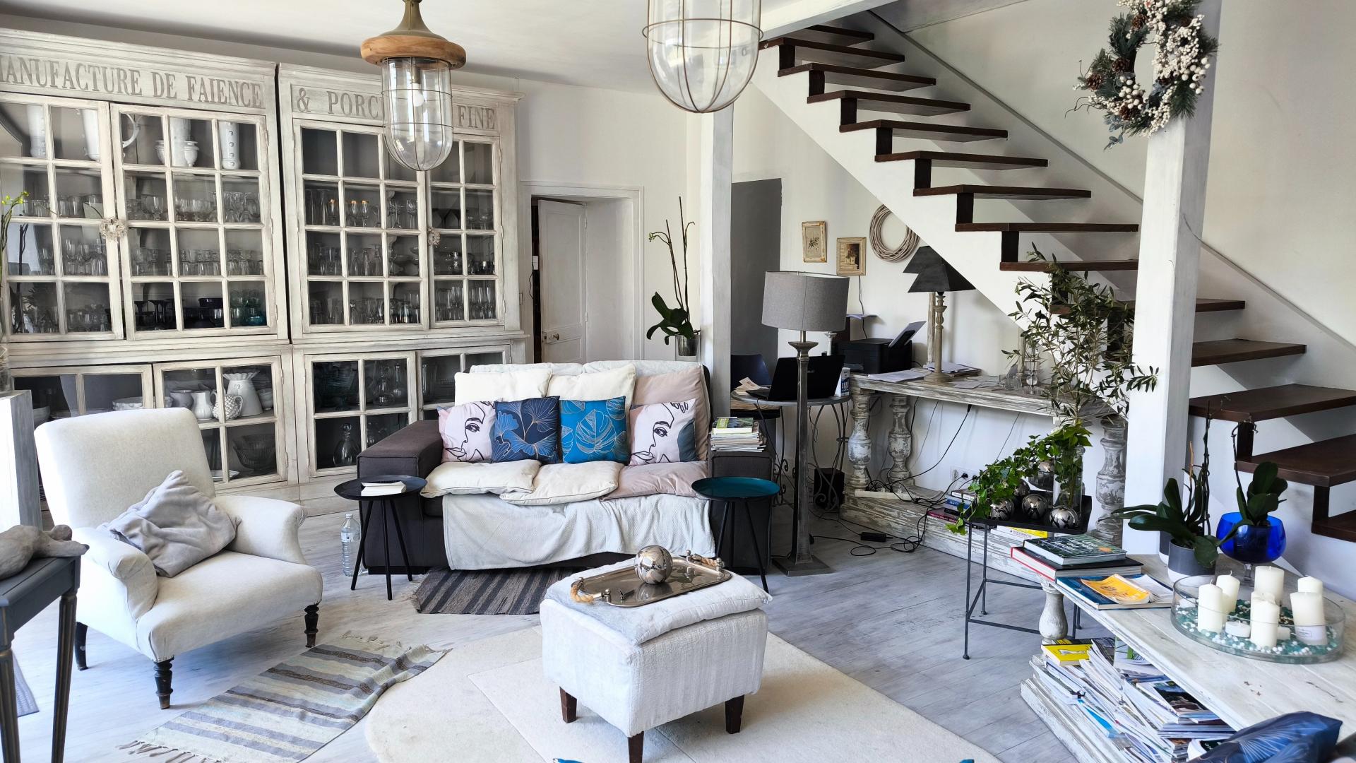 Photo 7 of the listing.