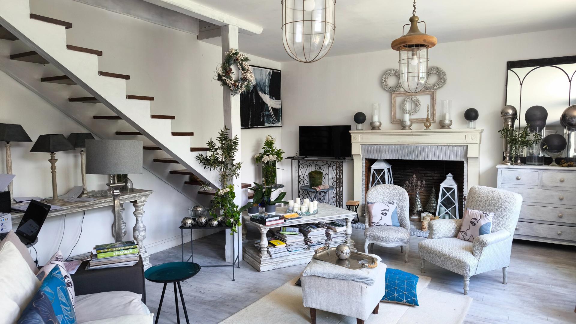 Photo 6 of the listing.