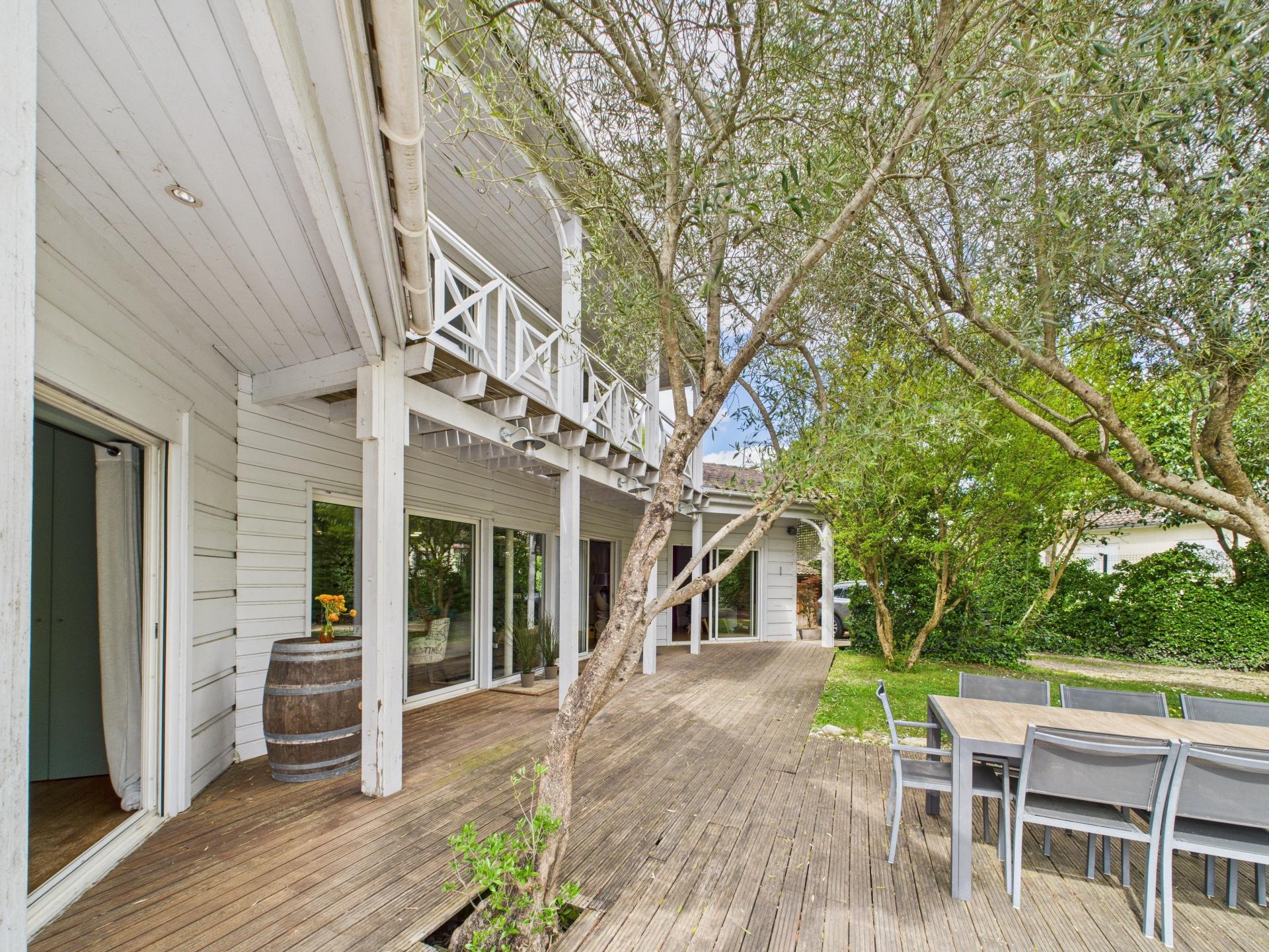 Photo 6 of the listing.