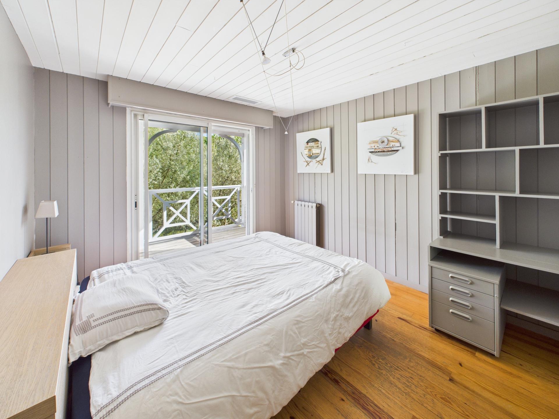 Photo 17 of the listing.