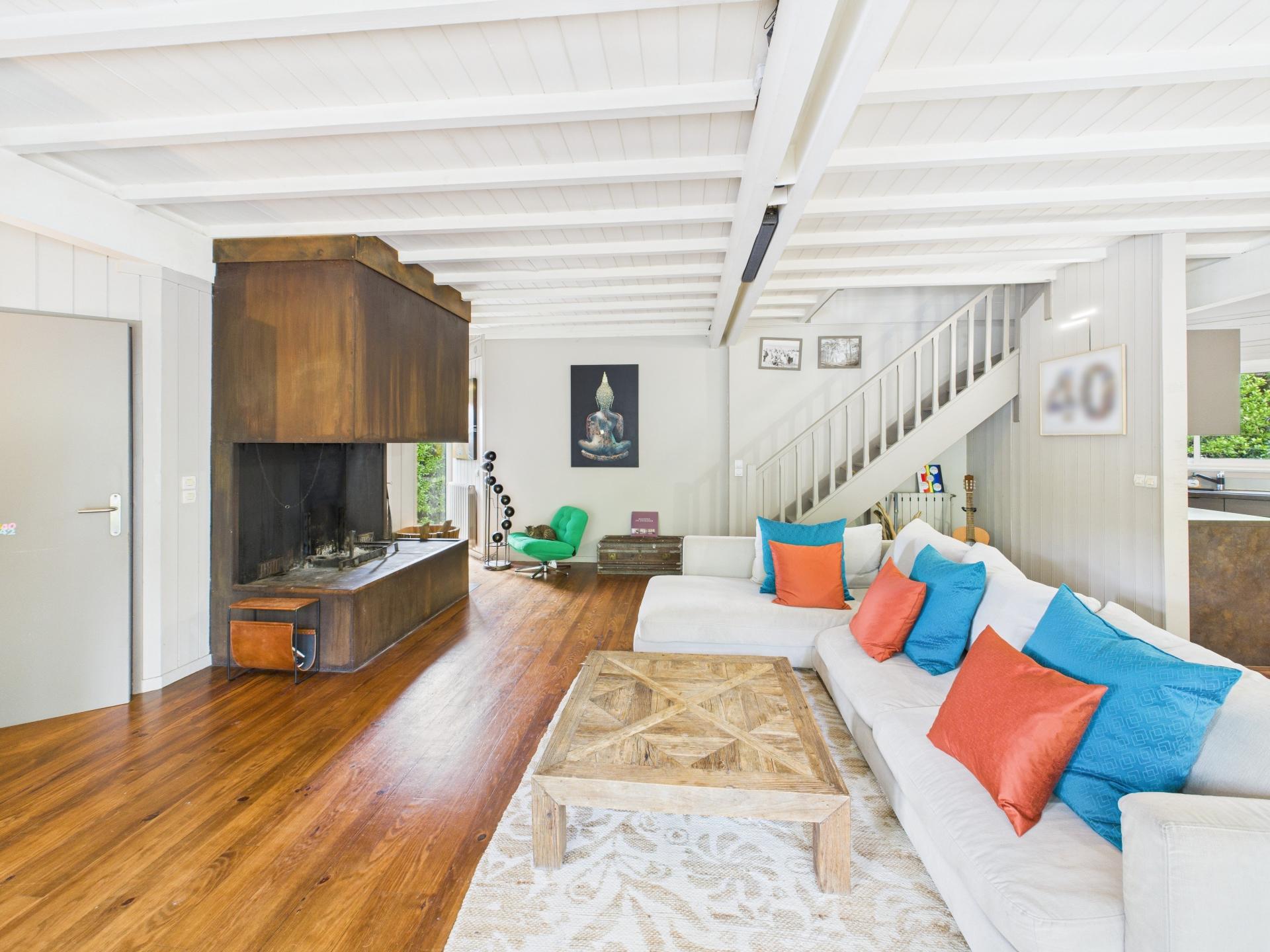 Photo 3 of the listing.