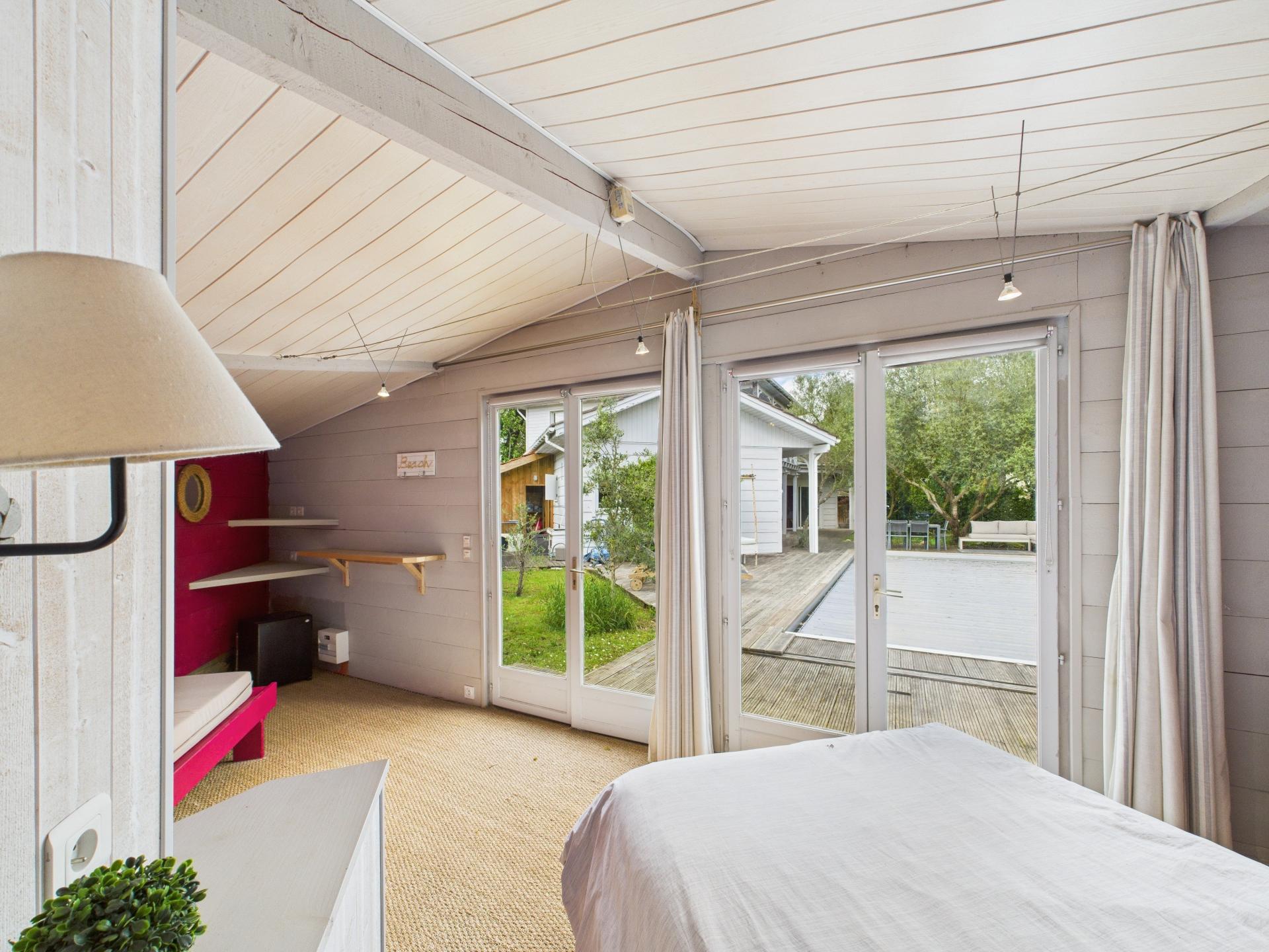 Photo 8 of the listing.