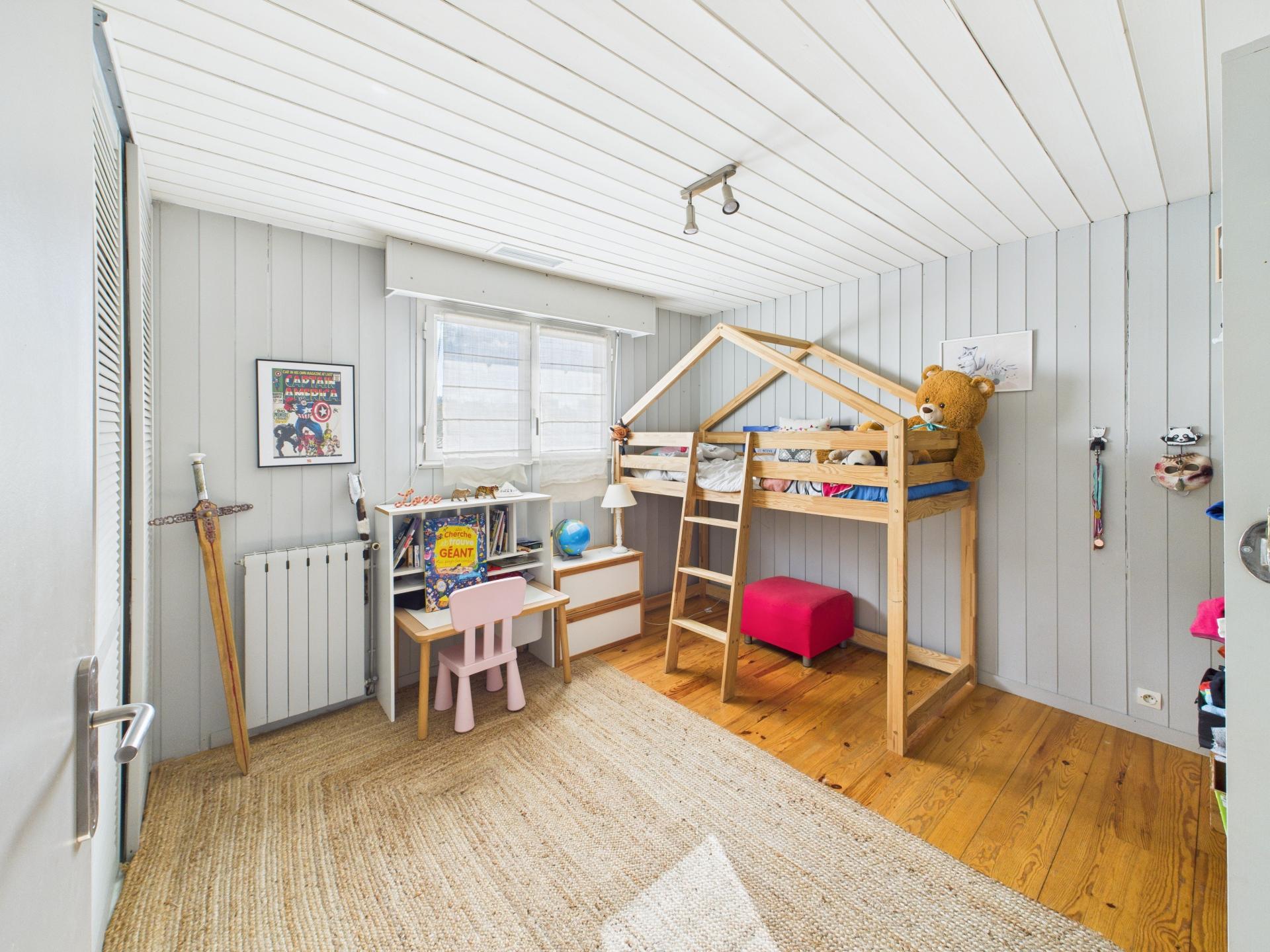 Photo 13 of the listing.