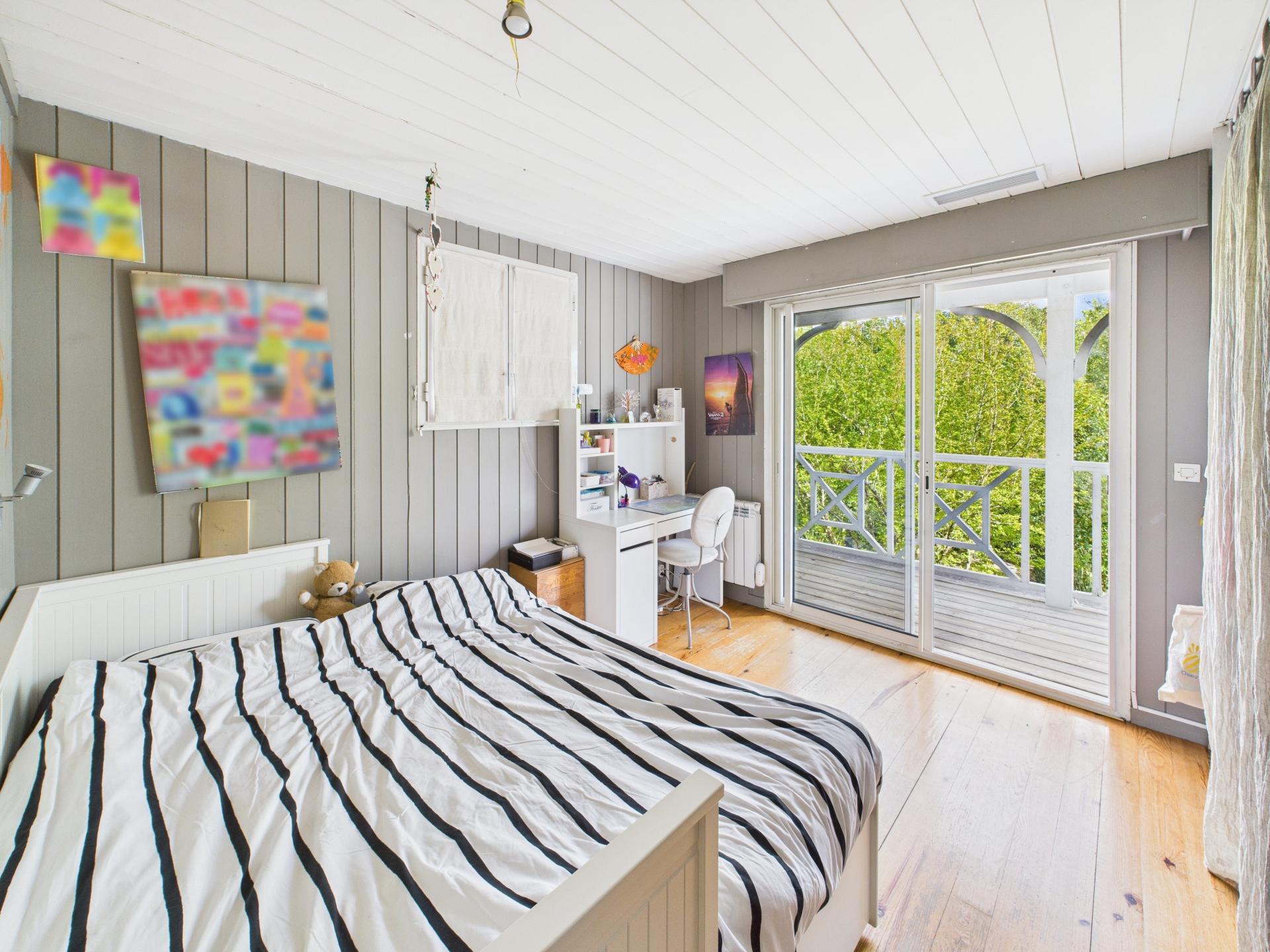 Photo 16 of the listing.