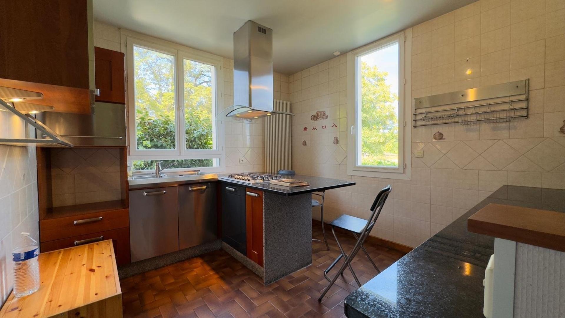 Photo 5 of the listing.