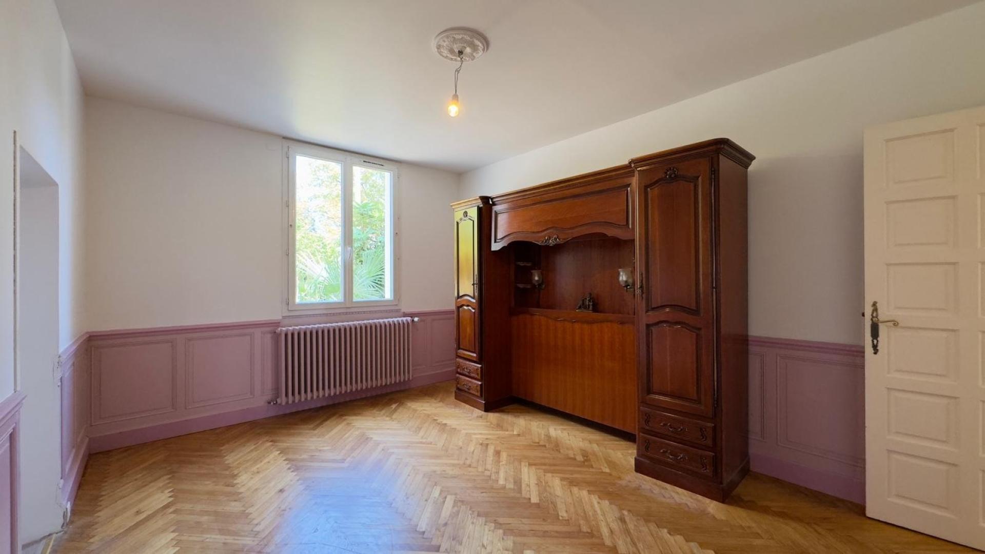 Photo 7 of the listing.