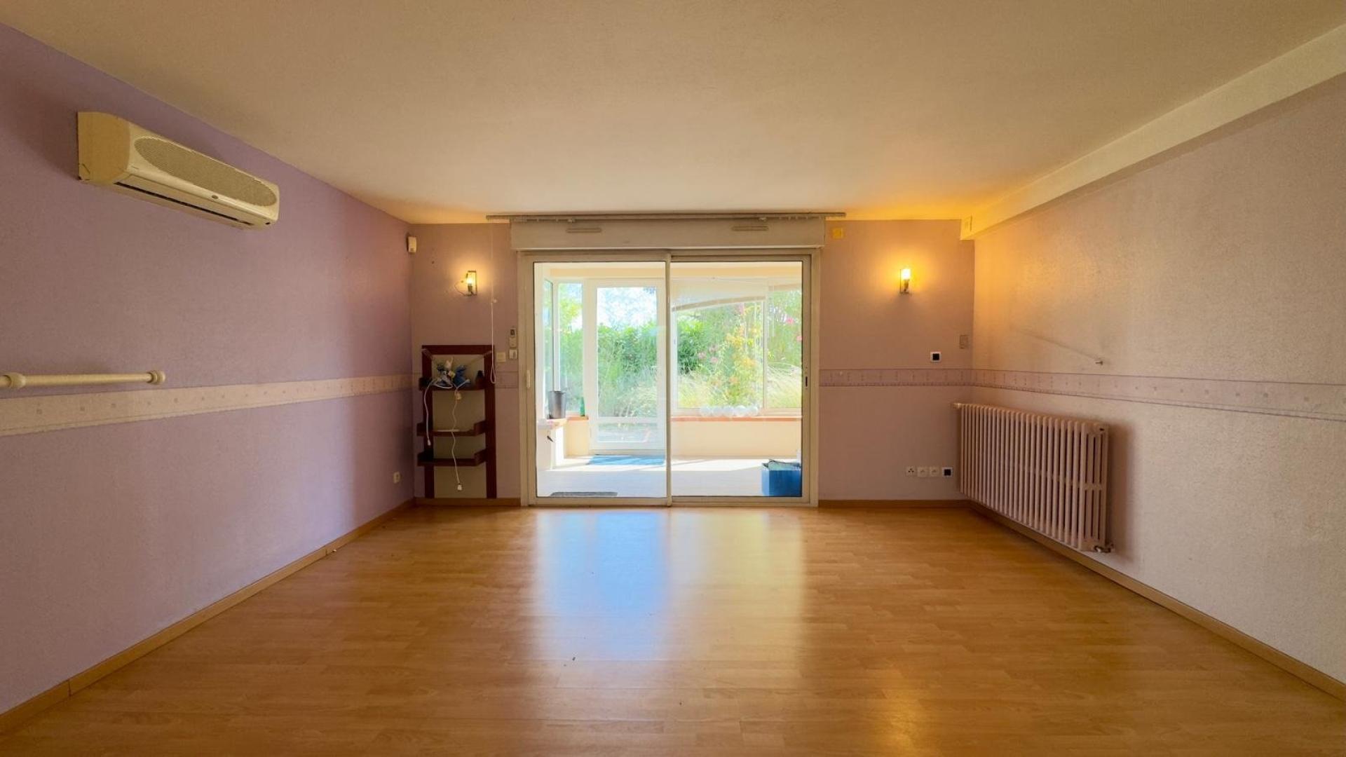 Photo 10 of the listing.