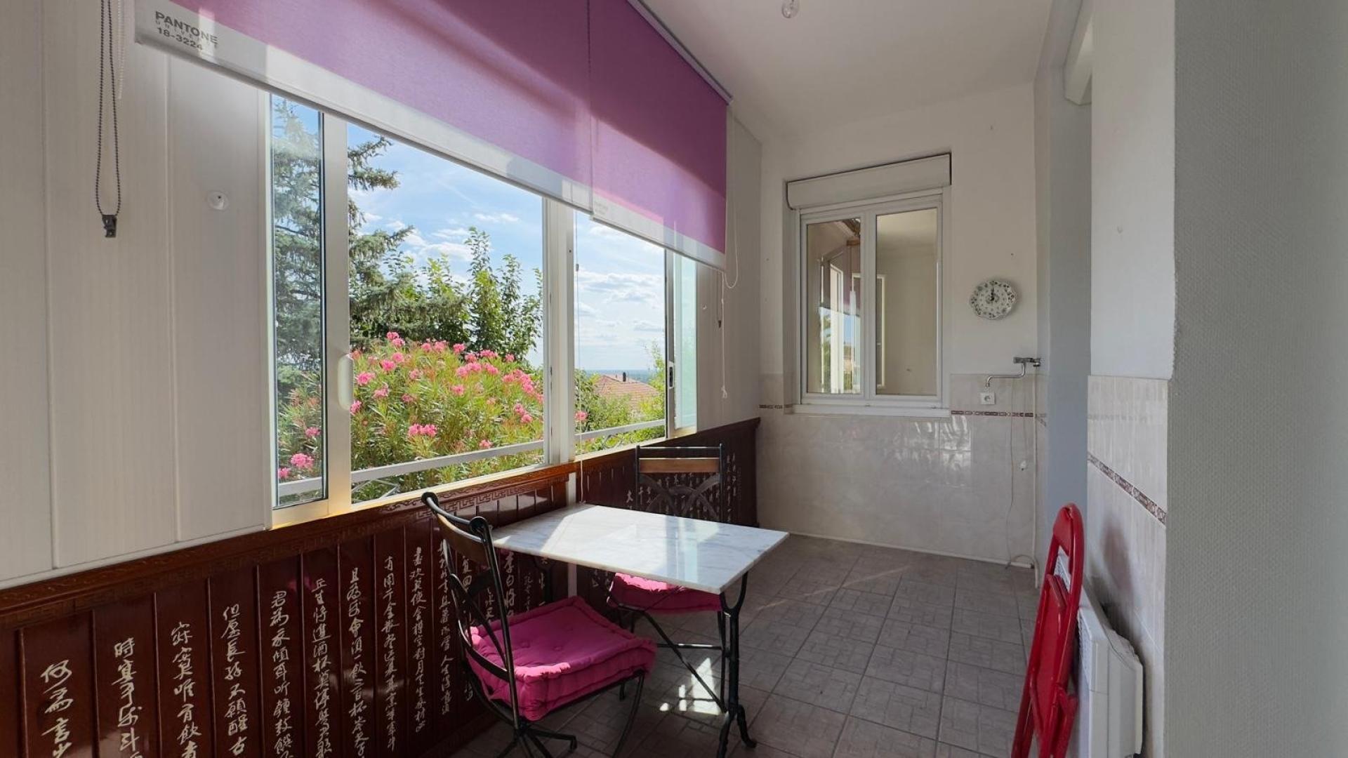 Photo 4 of the listing.