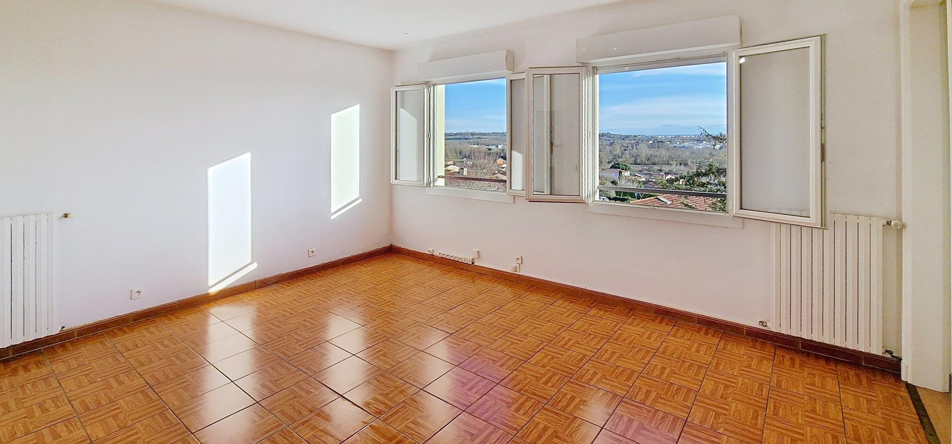 Photo 2 of the listing.