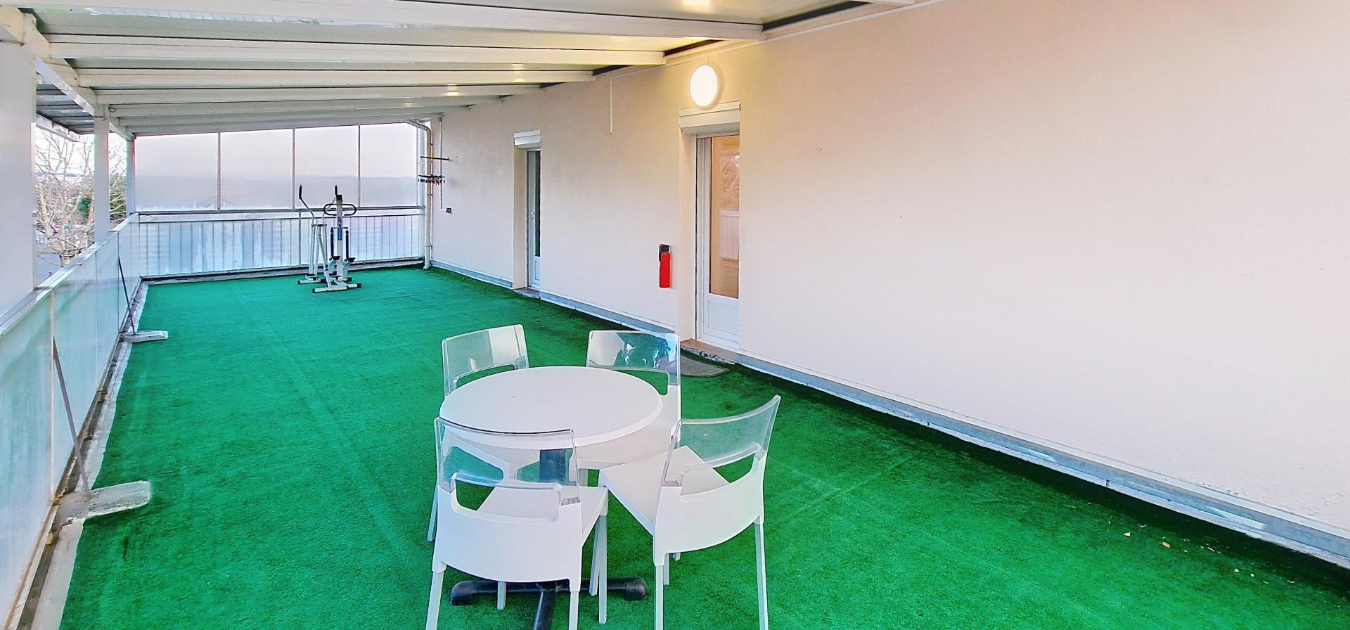 Photo 11 of the listing.