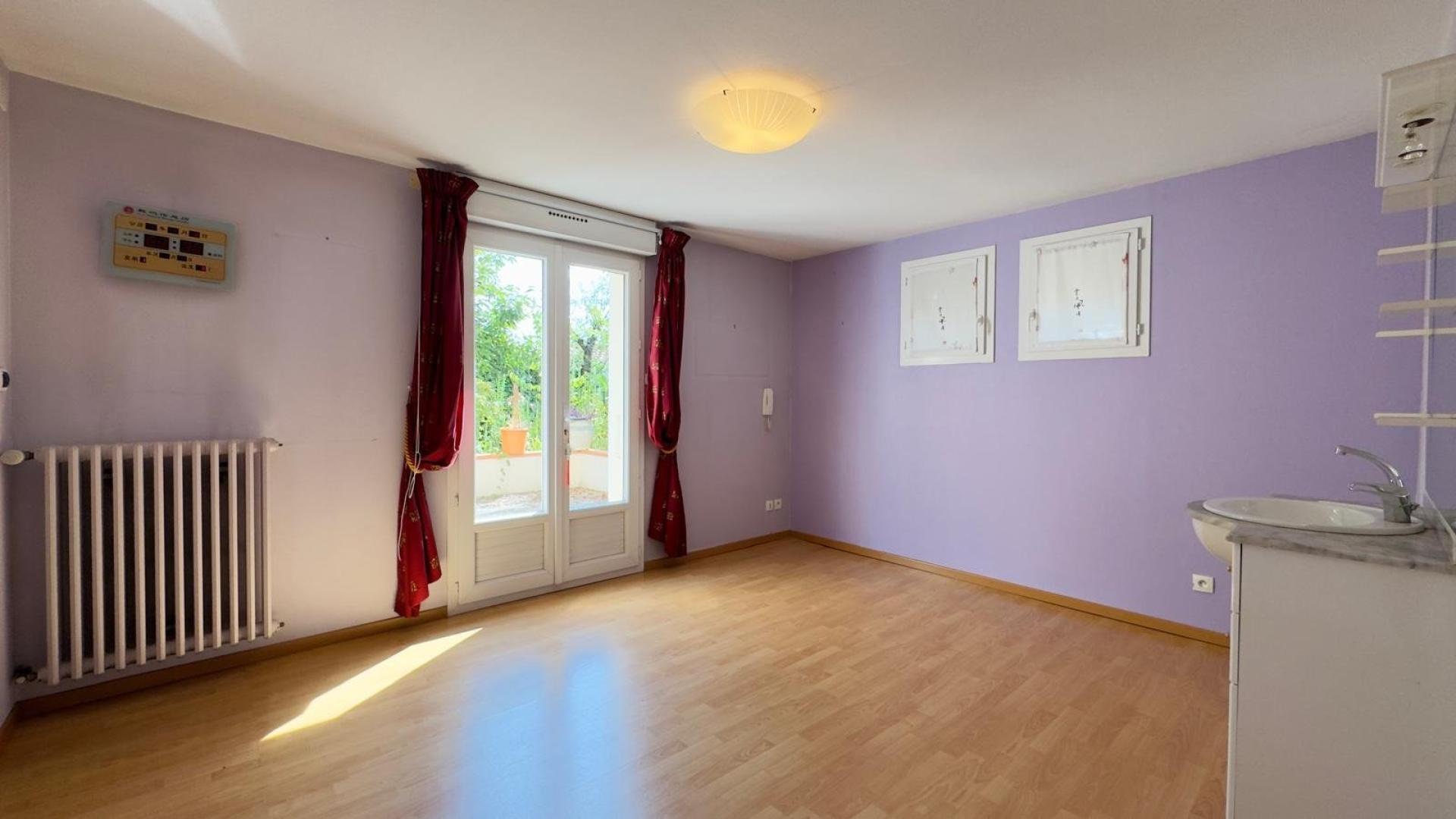 Photo 9 of the listing.