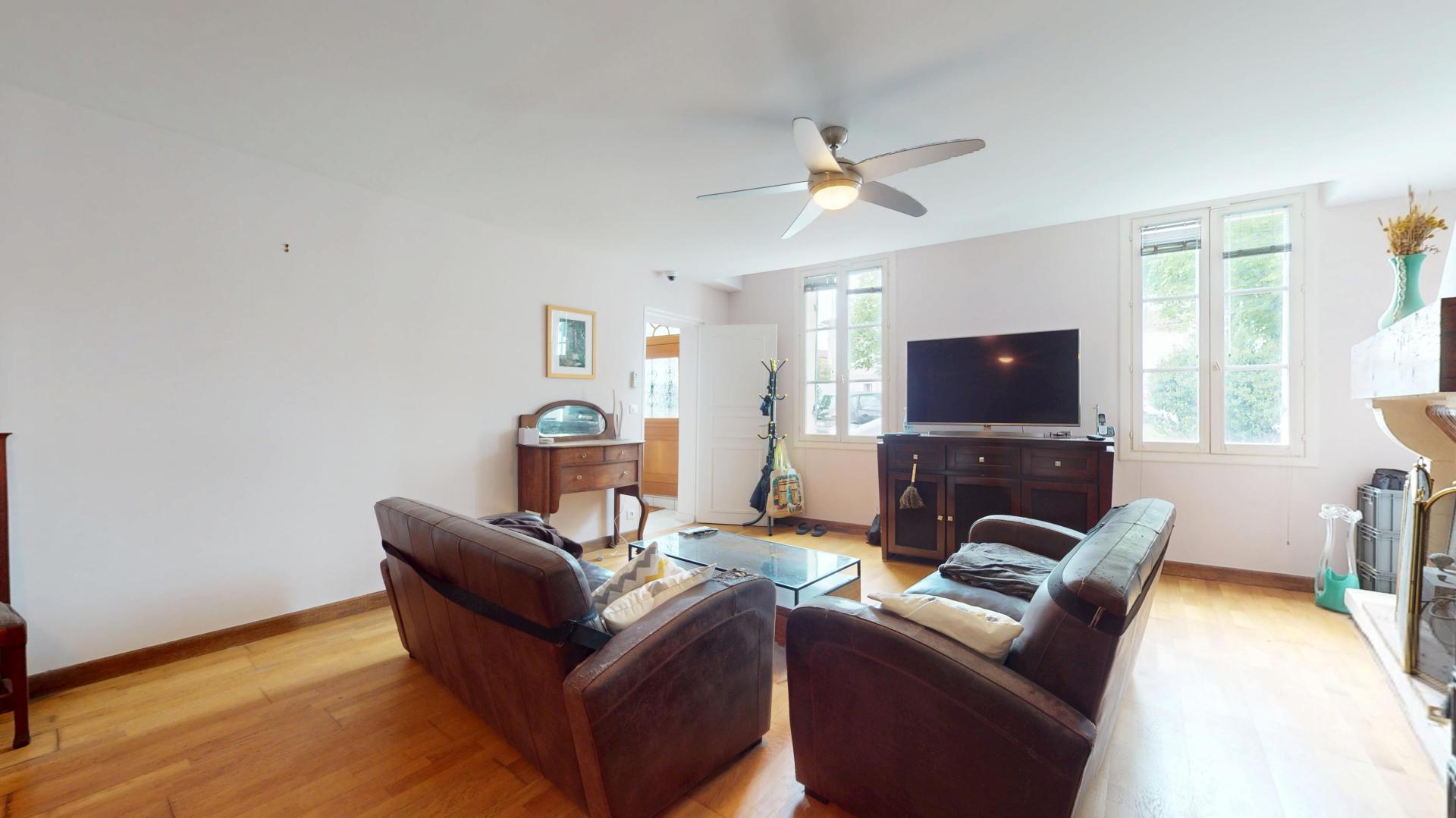 Photo 9 of the listing.