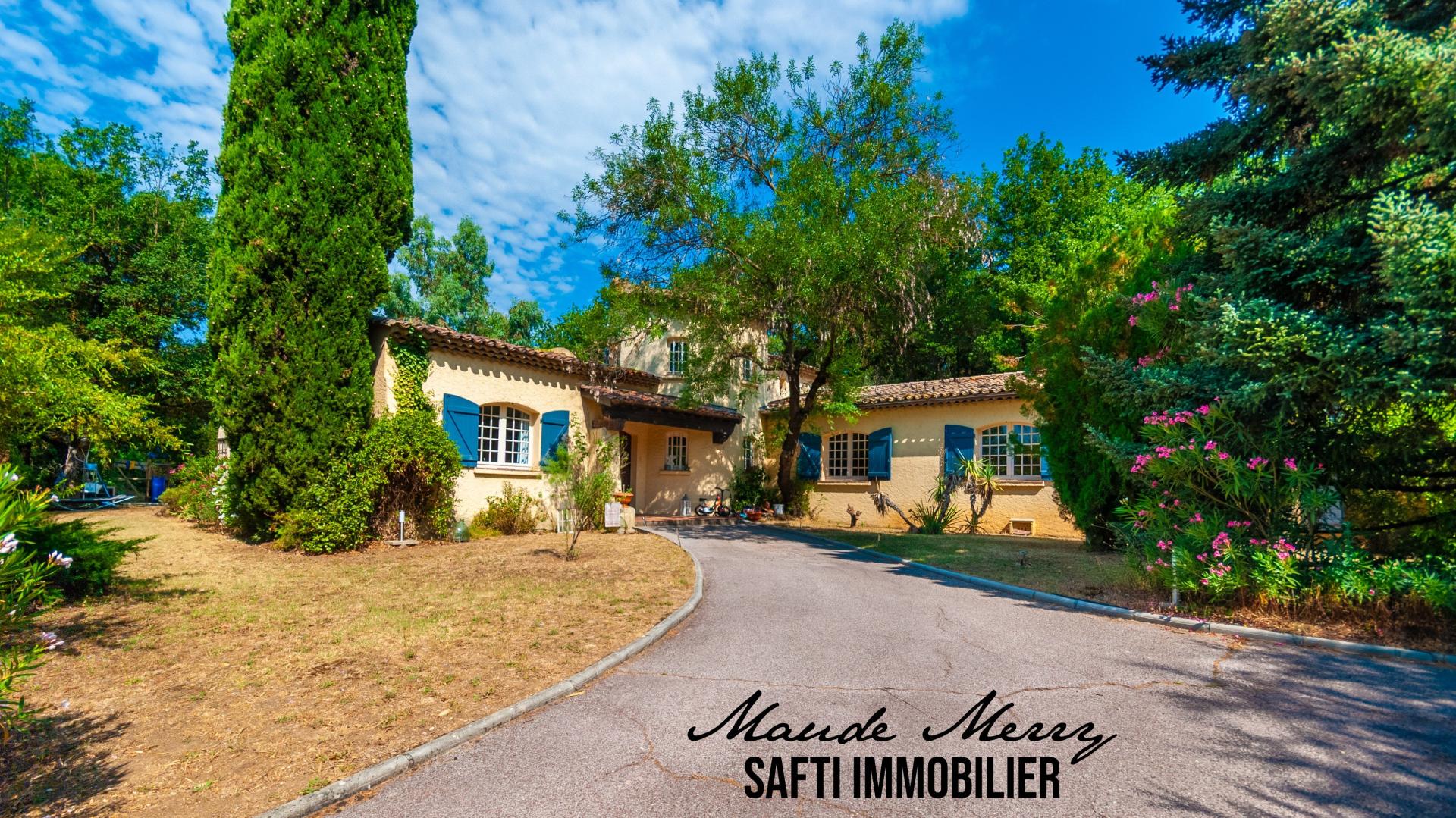 Photo 2 of the listing.