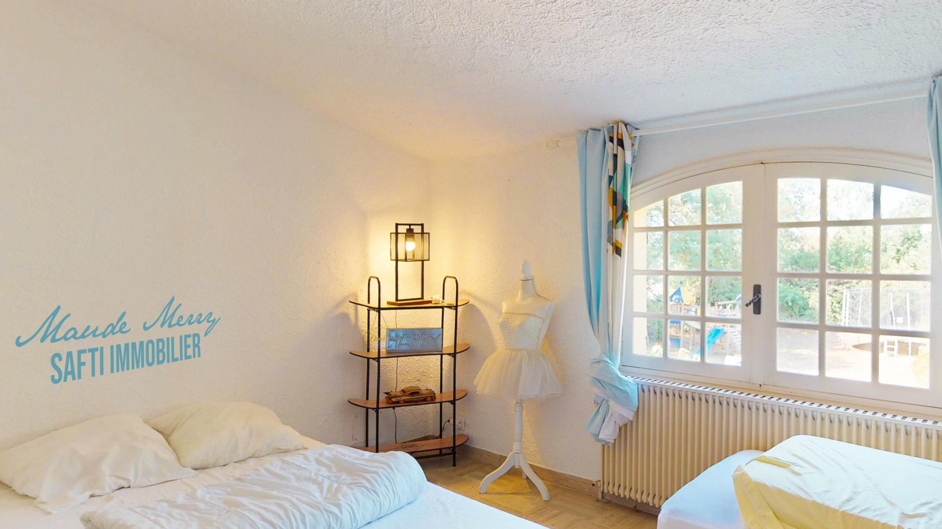 Photo 14 of the listing.