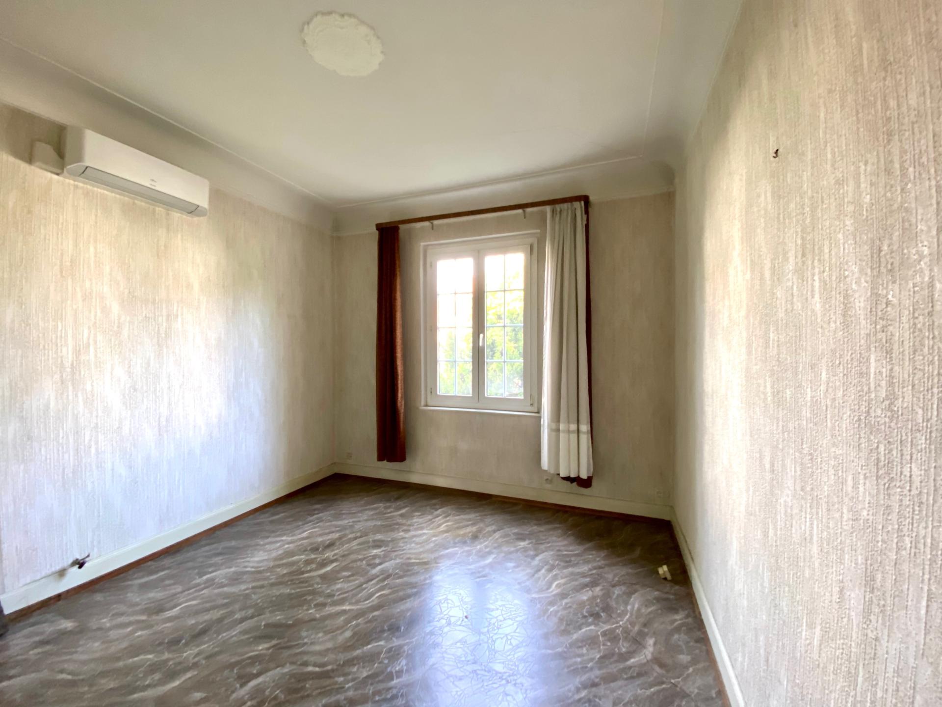 Photo 7 of the listing.