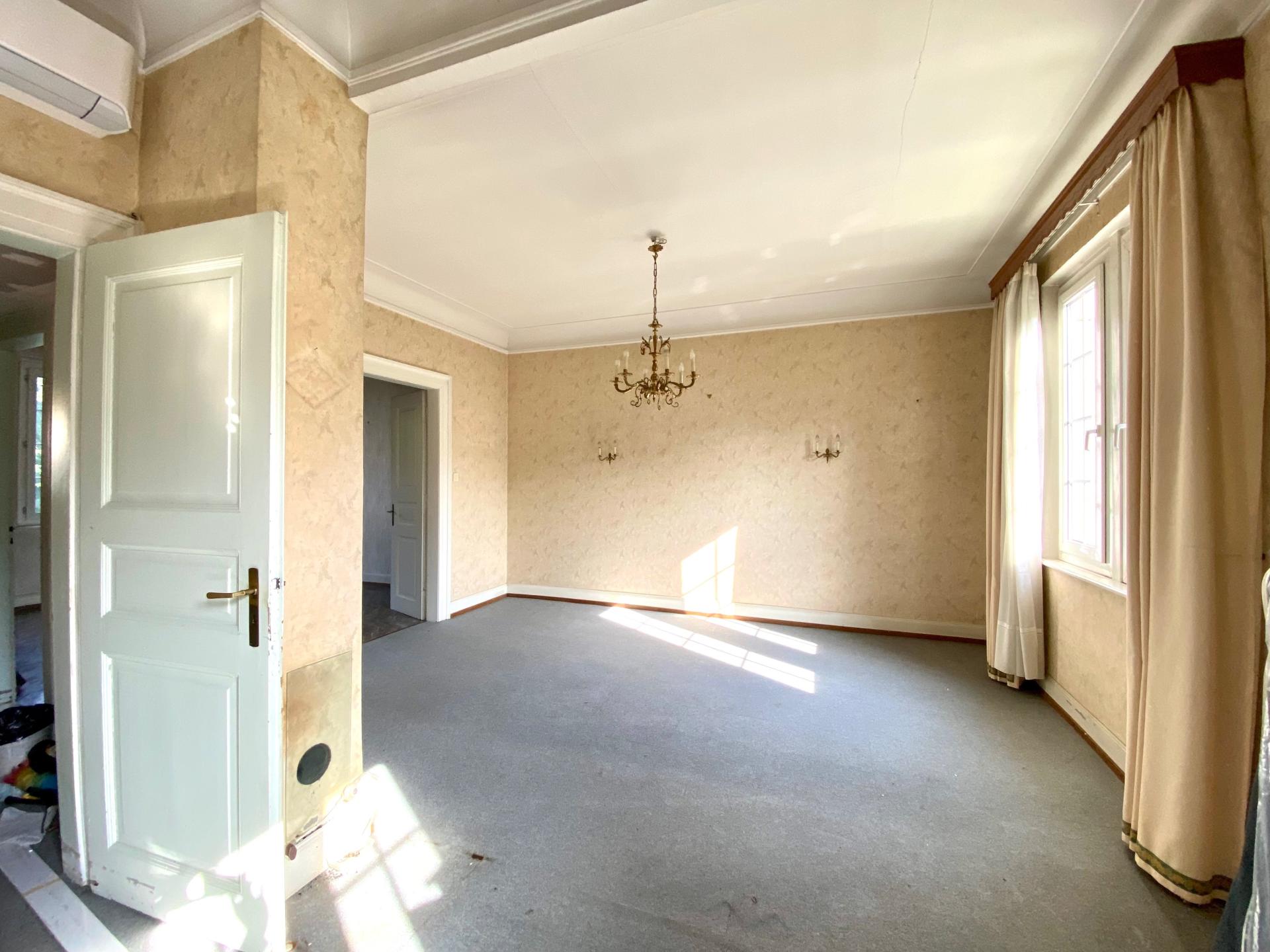 Photo 2 of the listing.