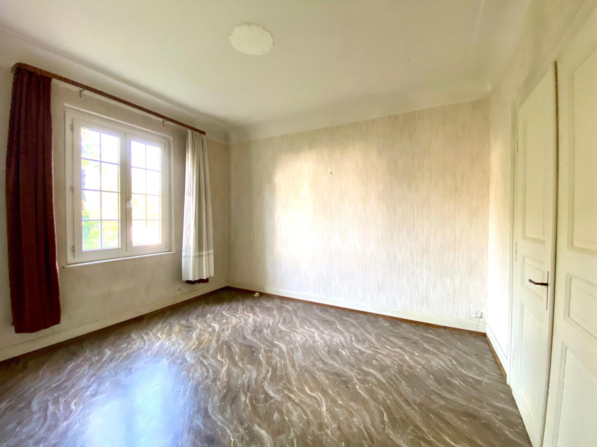 Photo 8 of the listing.