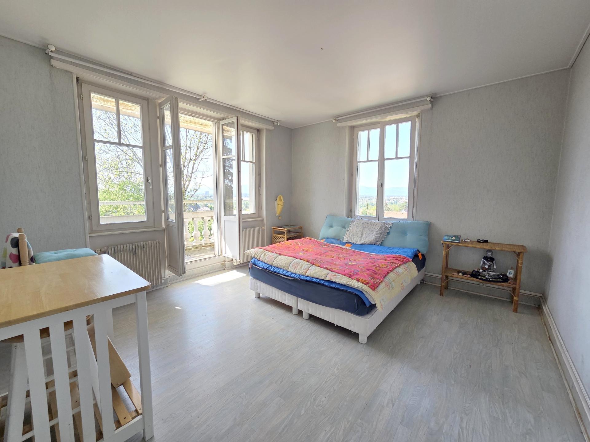 Photo 9 of the listing.