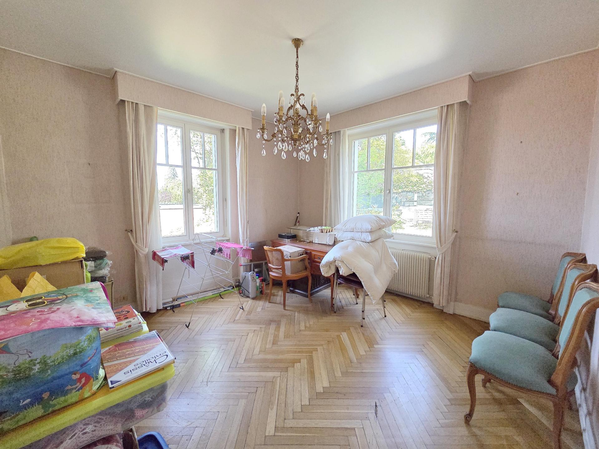 Photo 7 of the listing.