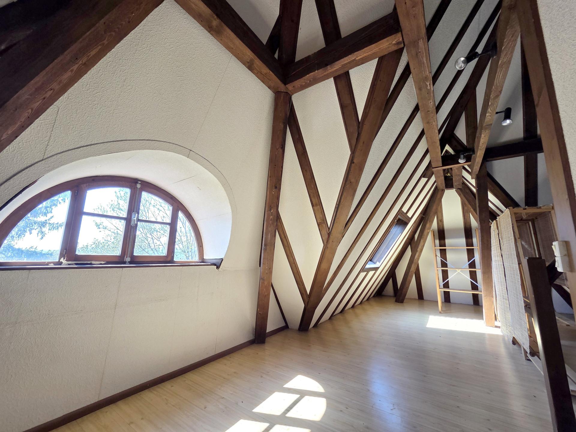 Photo 13 of the listing.