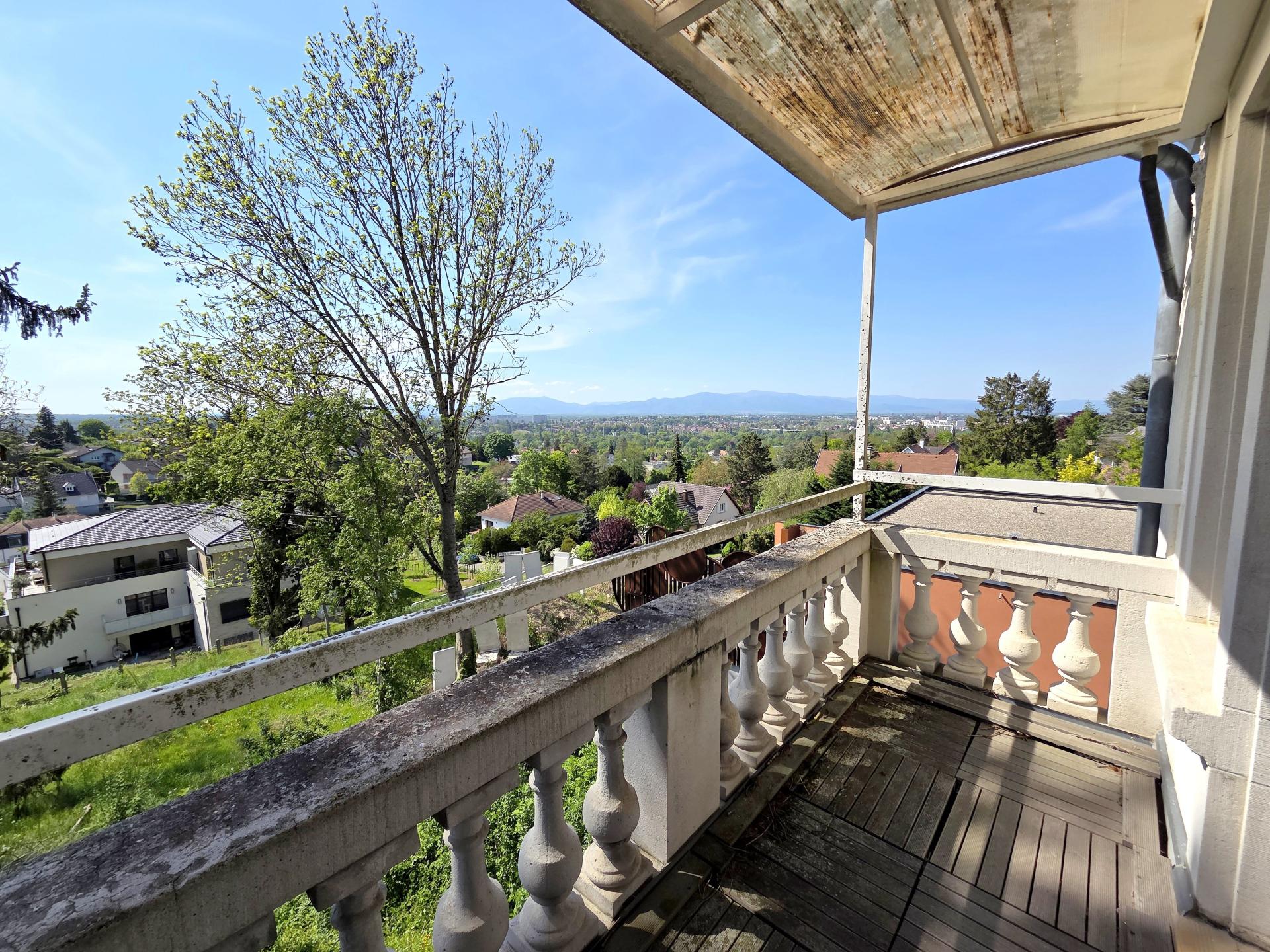 Photo 10 of the listing.