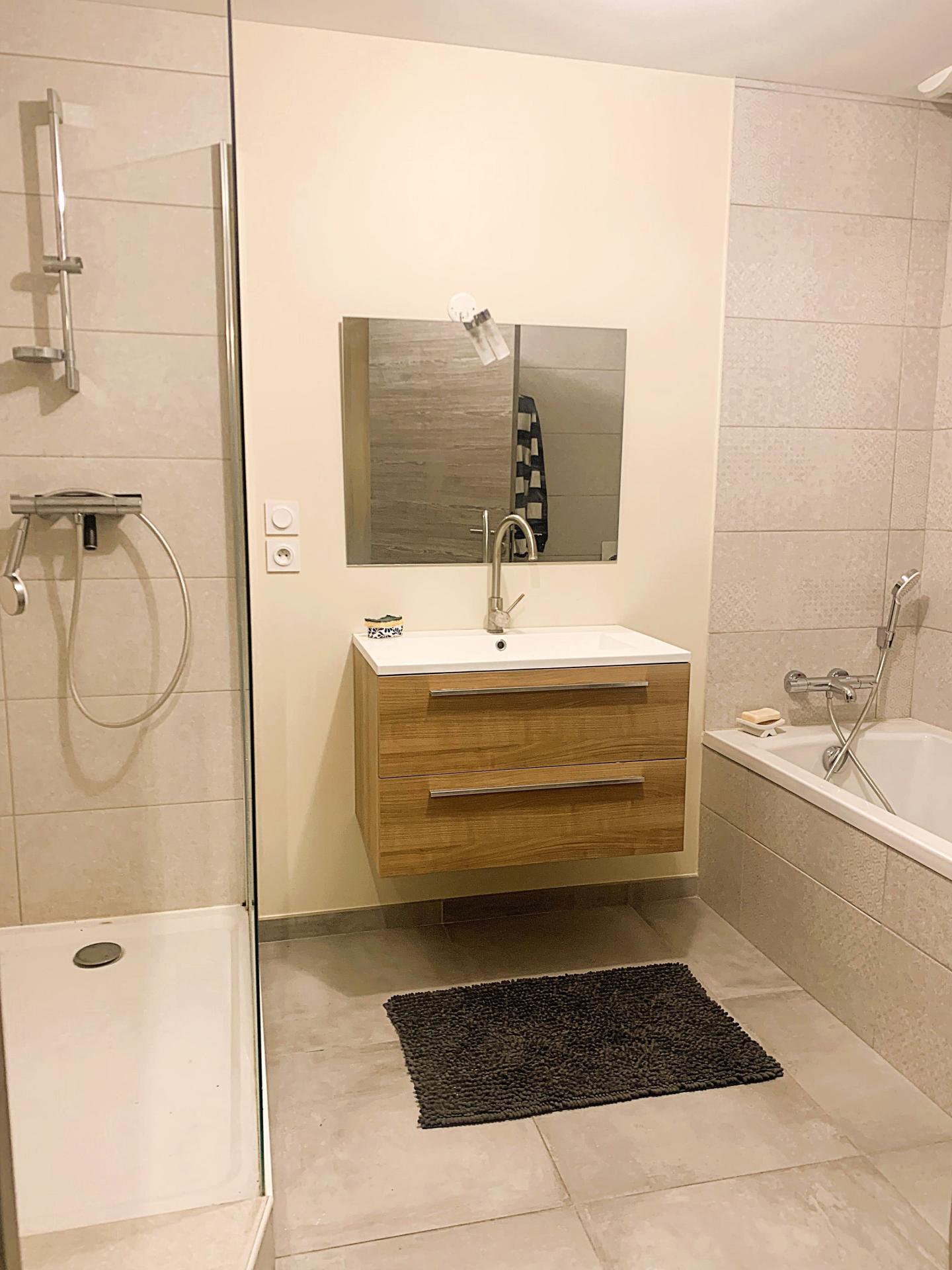 Photo 7 of the listing.