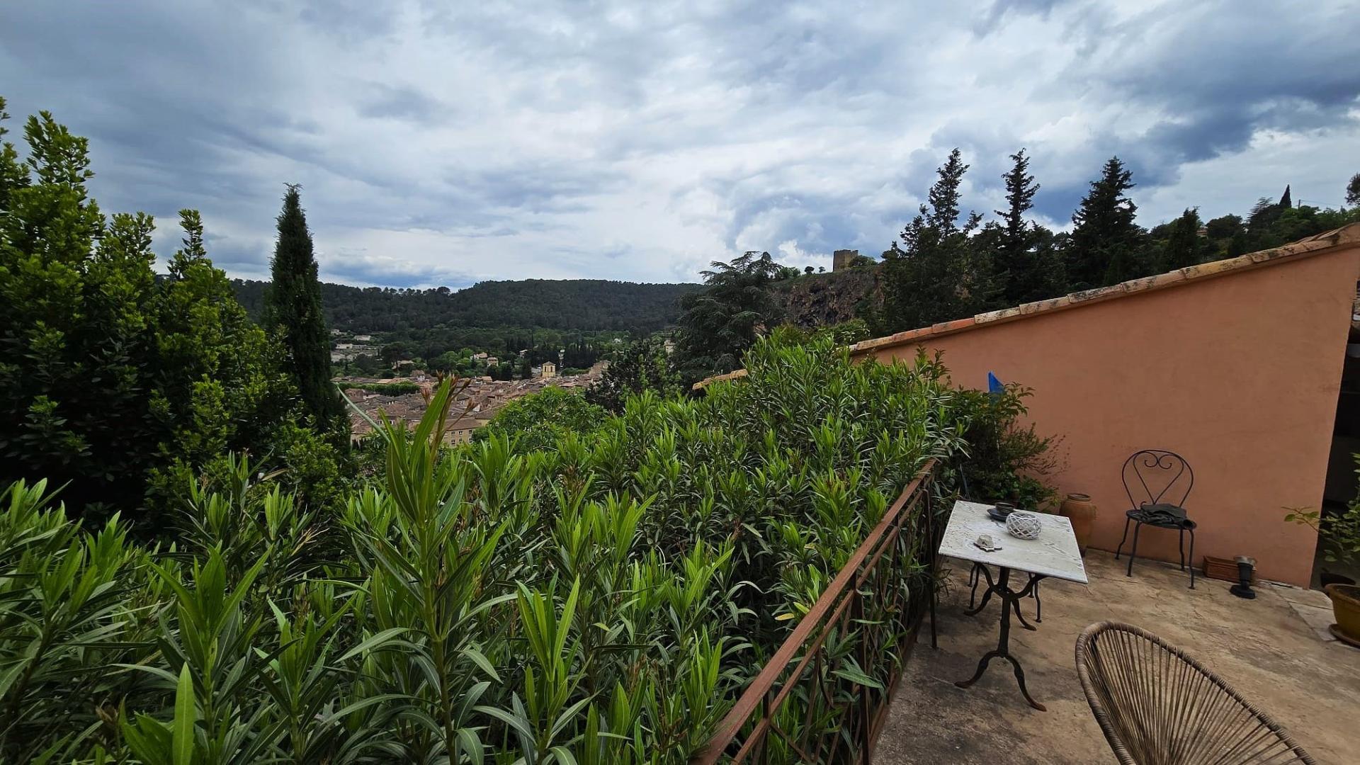 Photo 9 of the listing.