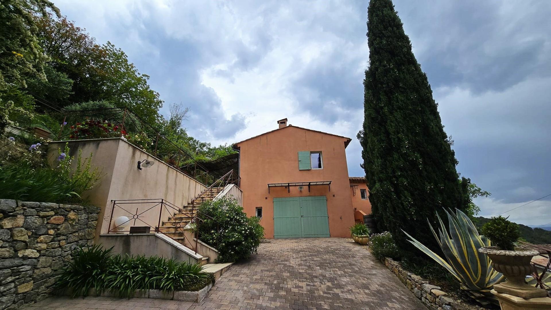 Photo 6 of the listing.