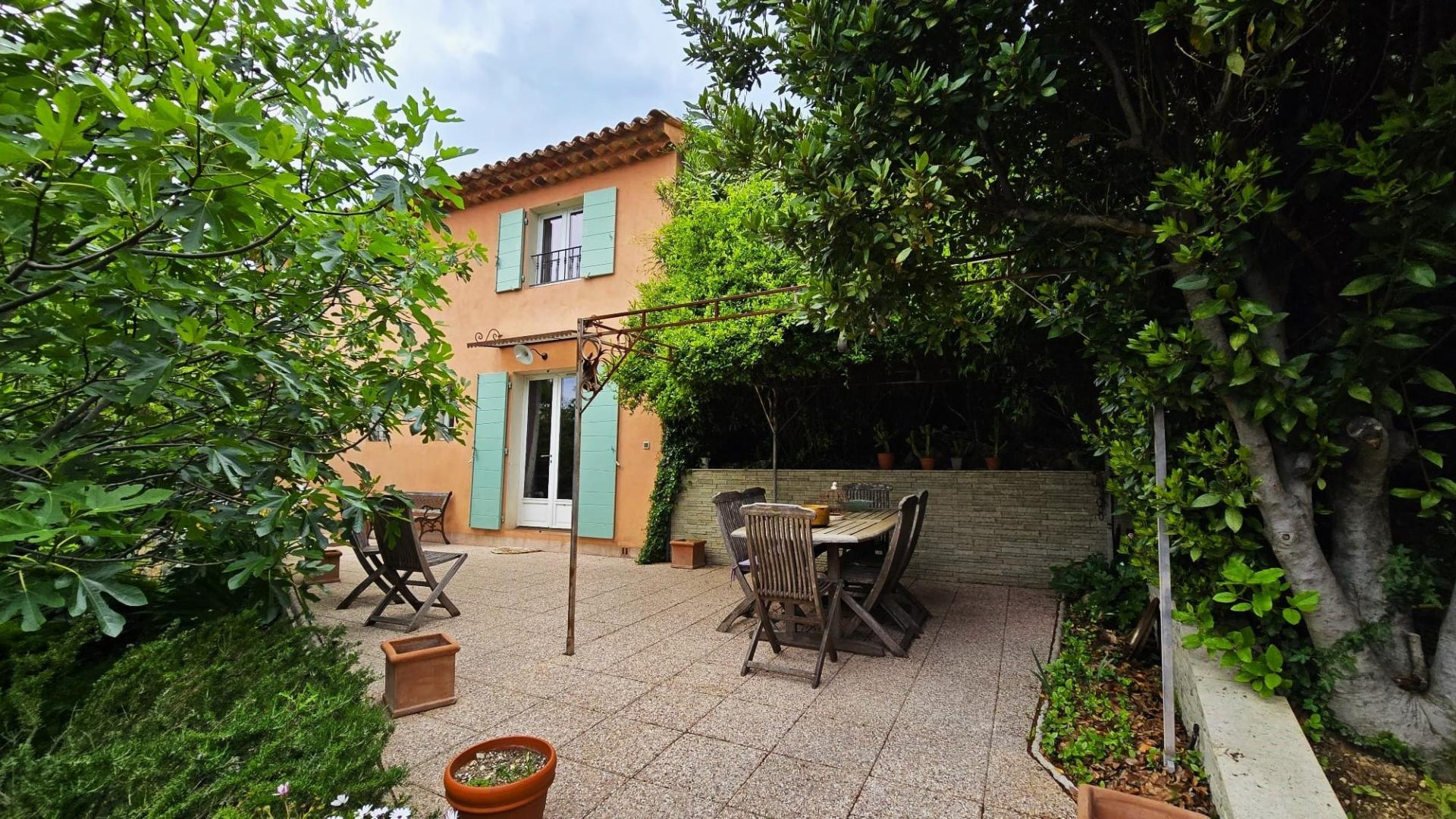 Photo 8 of the listing.