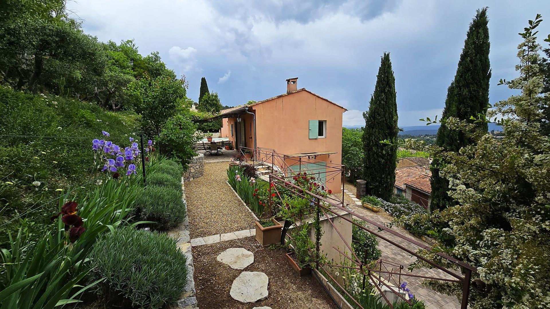 Photo 10 of the listing.