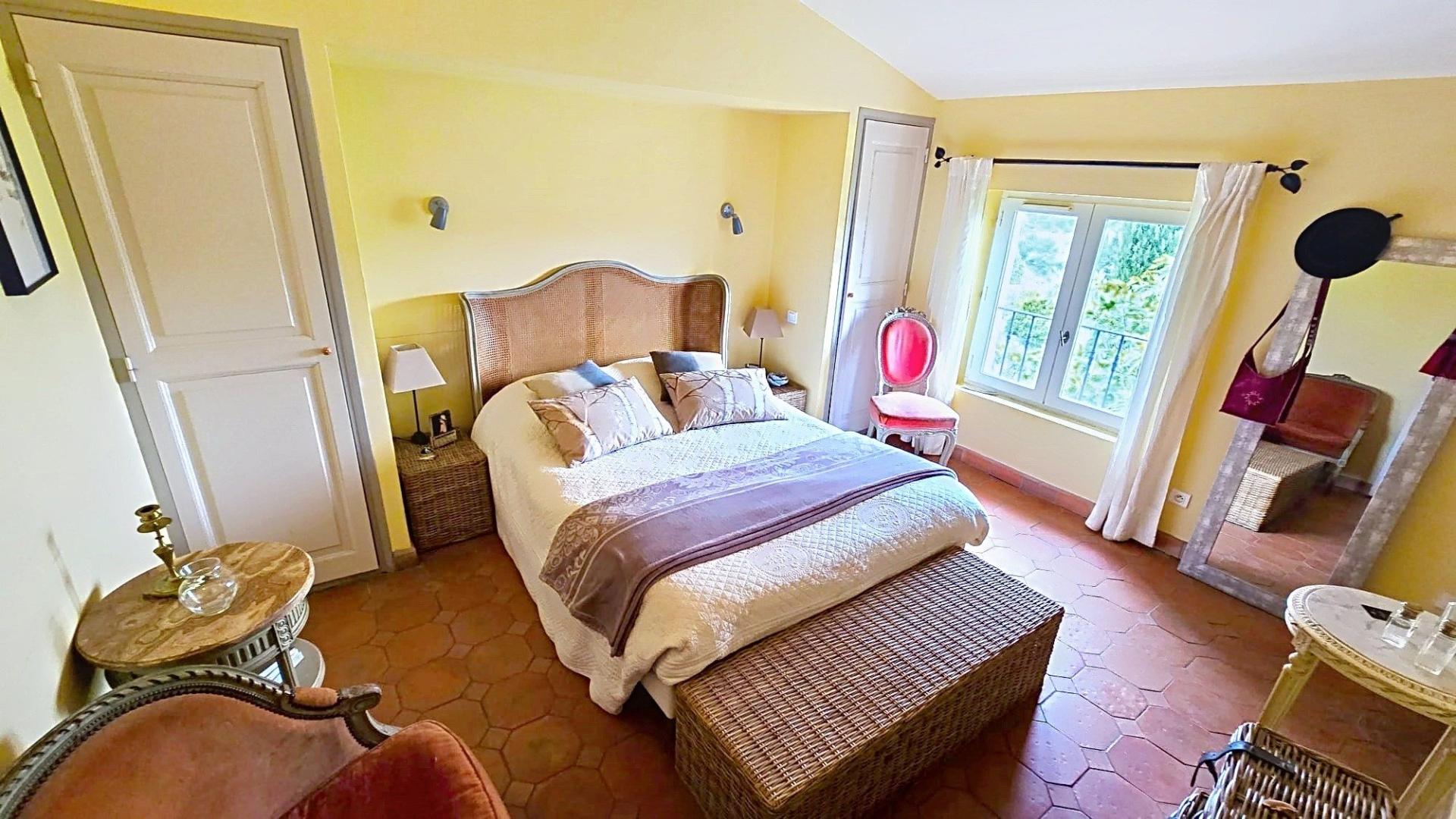 Photo 13 of the listing.