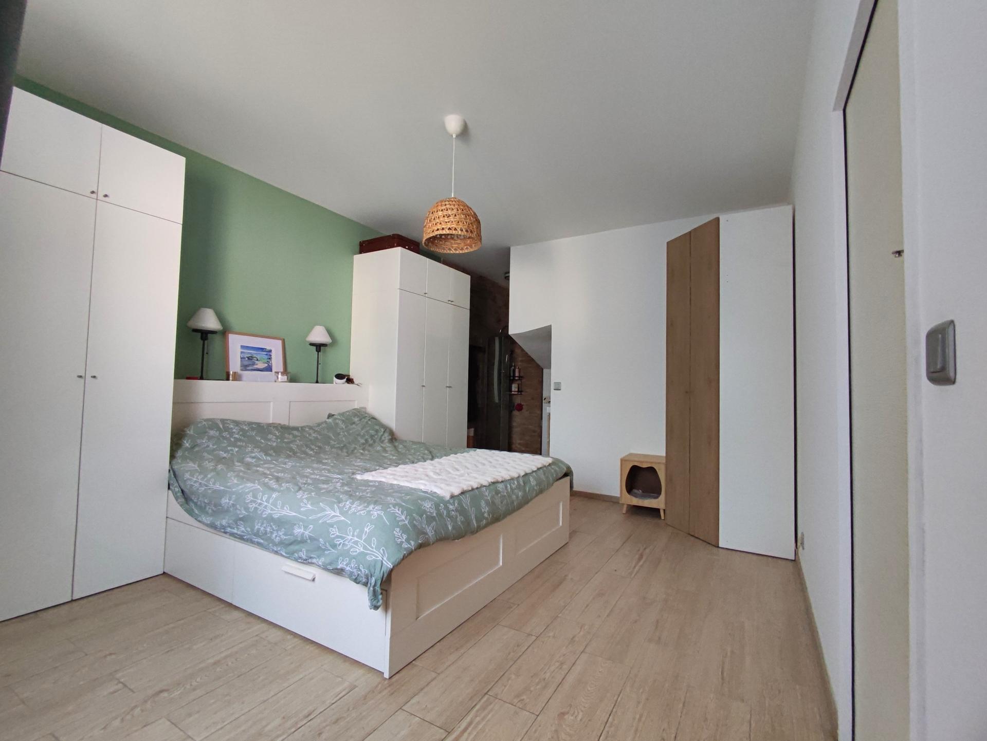 Photo 5 of the listing.