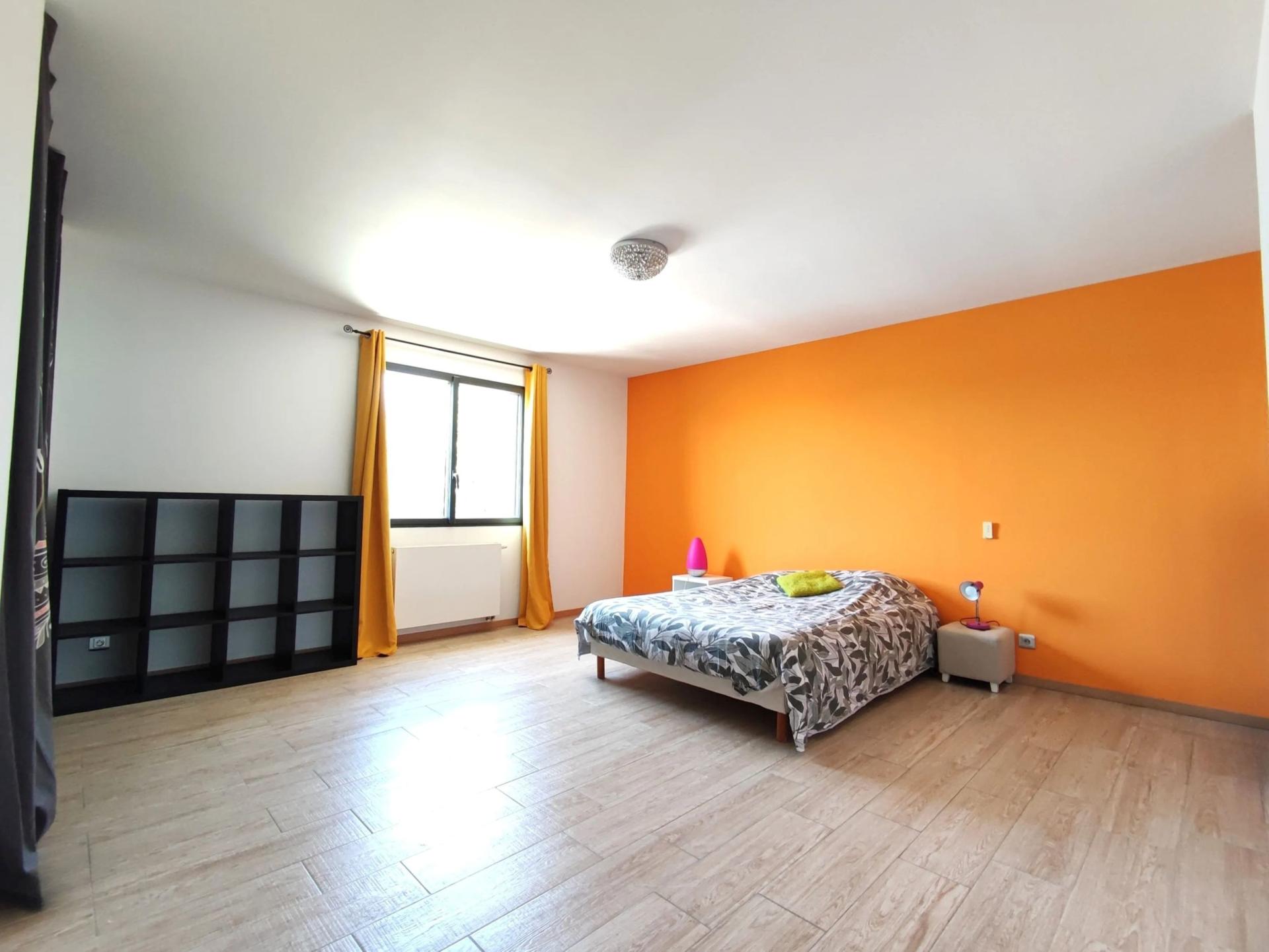 Photo 8 of the listing.