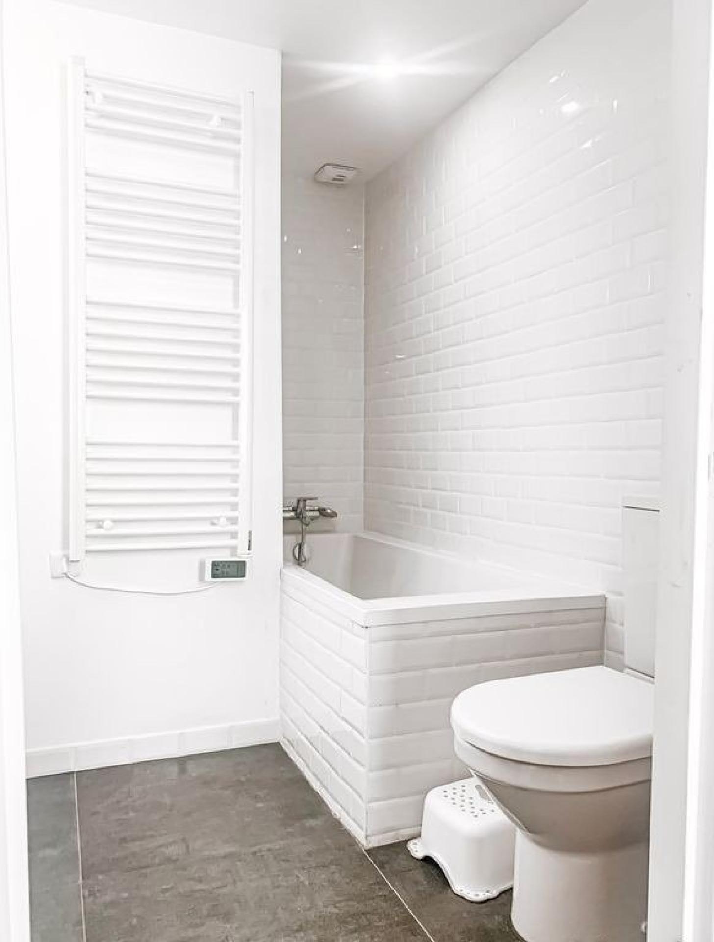 Photo 8 of the listing.