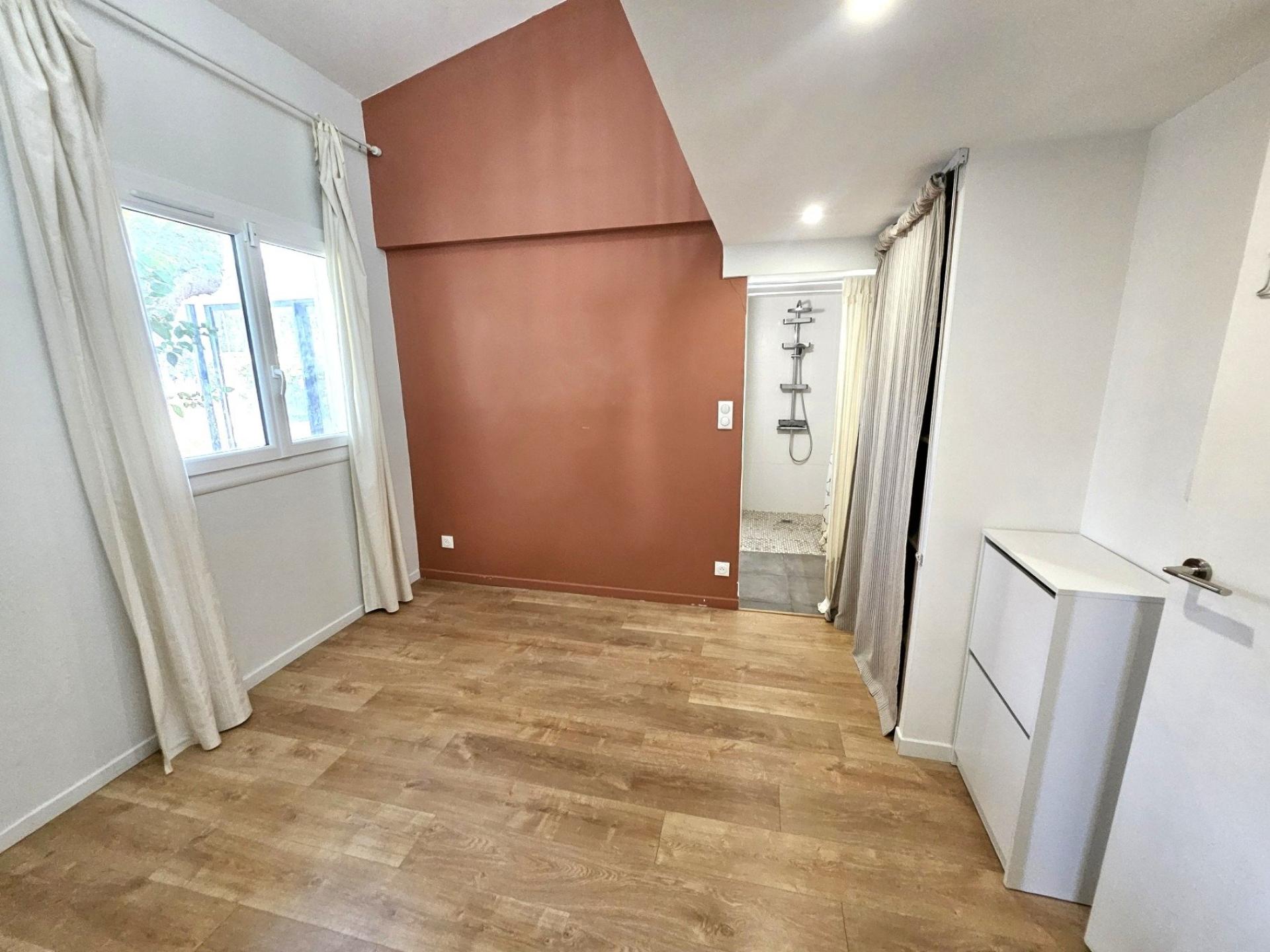 Photo 4 of the listing.