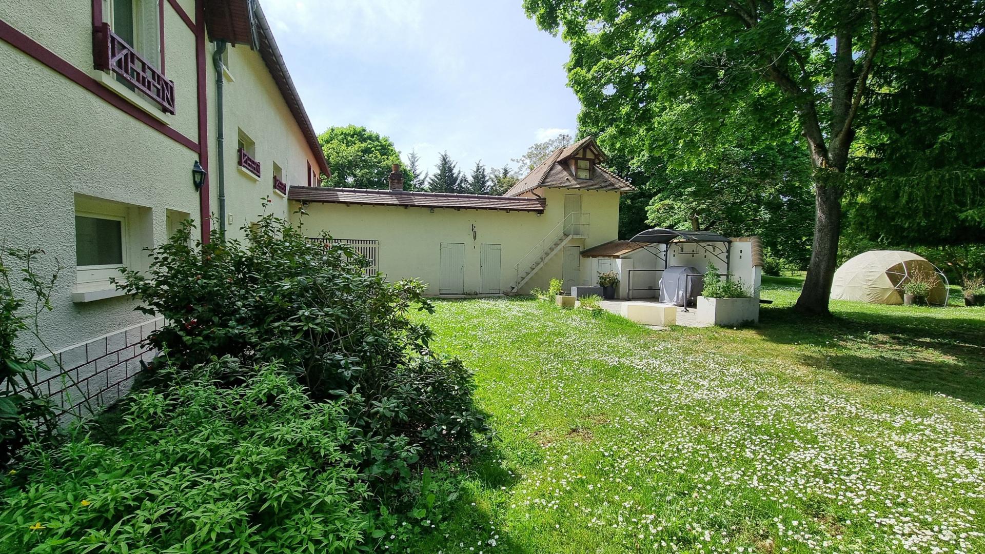 Photo 4 of the listing.