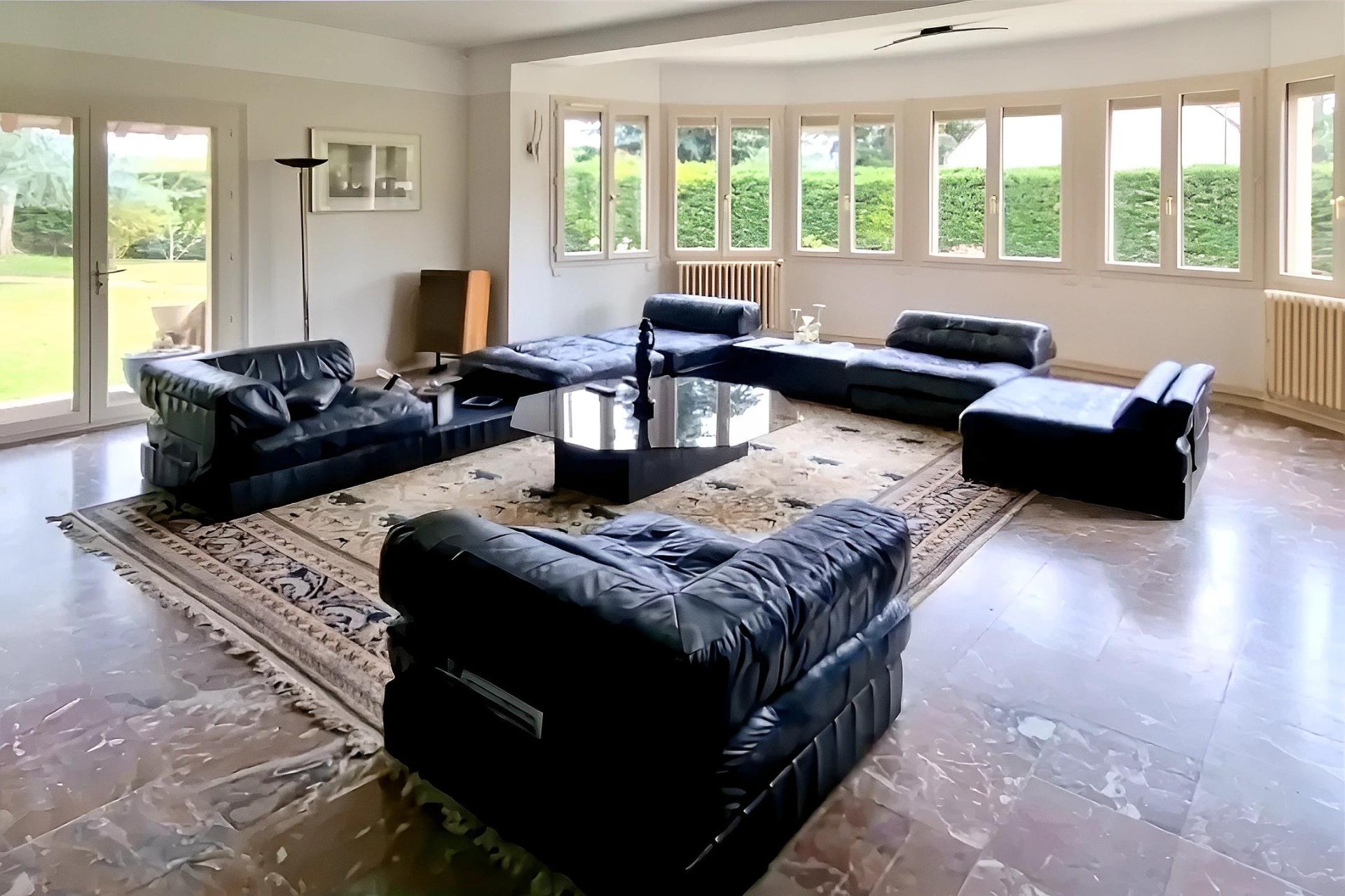 Photo 5 of the listing.