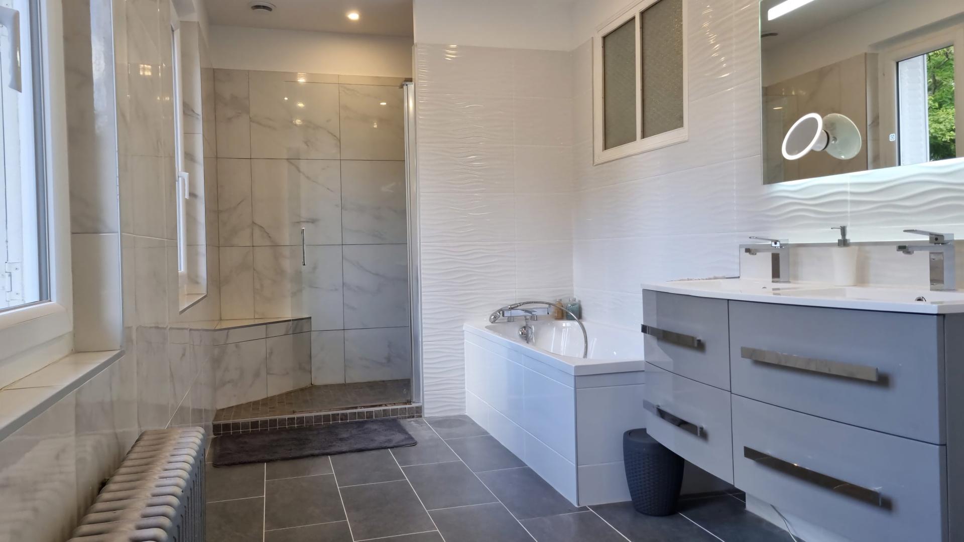 Photo 7 of the listing.