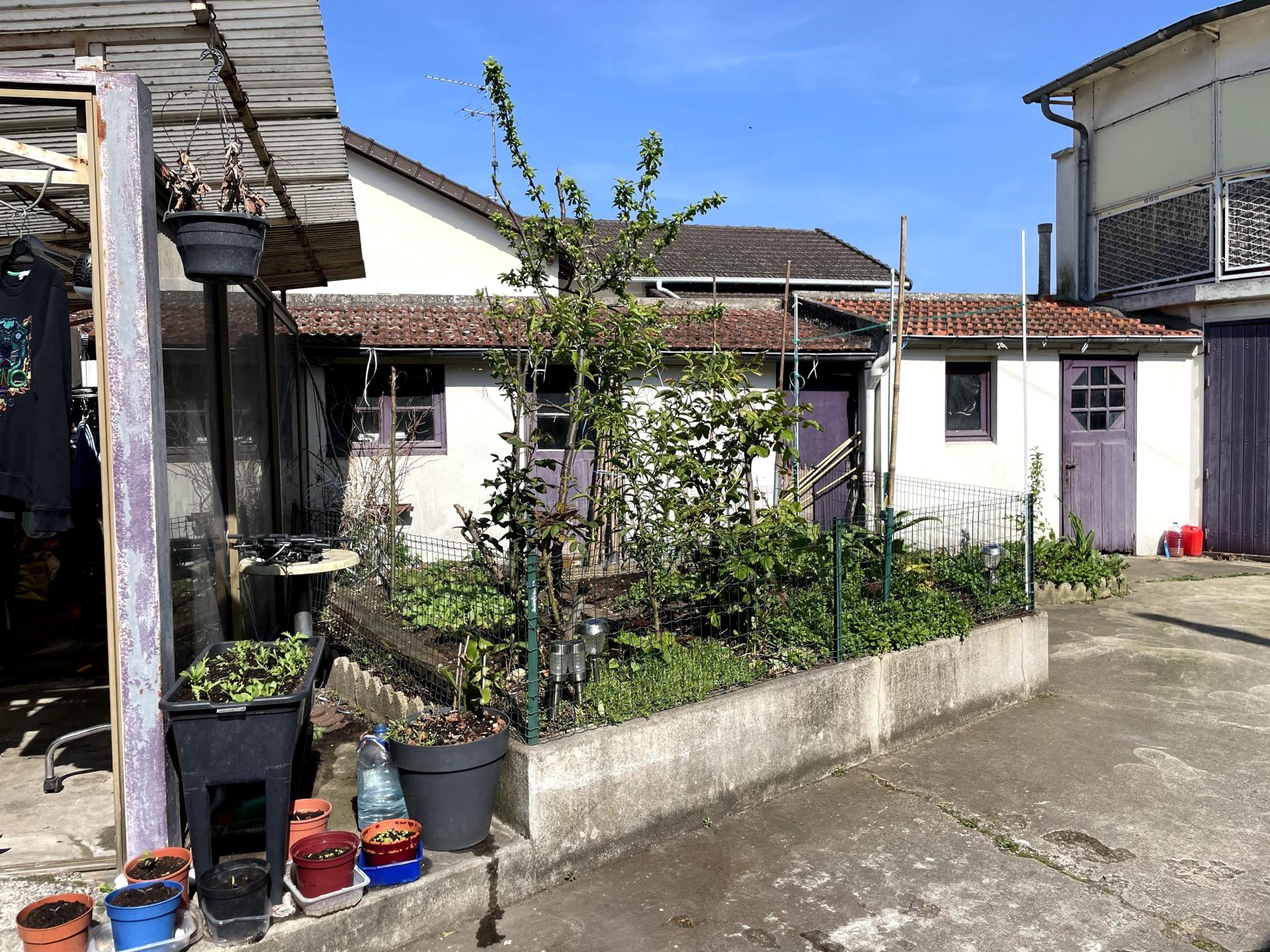 Photo 14 of the listing.